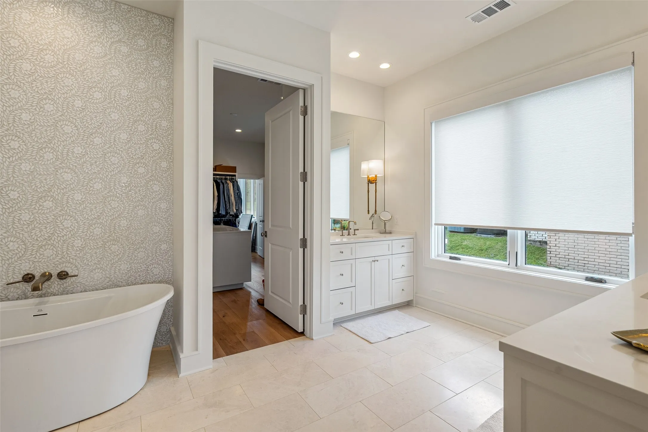 Single Family Residence For Sale in Henderson County , 5701 Impala South Road, Athens, Texas 75752, 7 Bedroom, 9 Bathroom, 3 Garage spaces, 6,123 Sqft, built in 2023, mls#21388112, Real Estate Agent in Athens, Homes For Sale in Henderson county, Homes For Sale in Athens, Realtor in Athens Texas, Real Estate Brokerage Independent Realty Texas, Luminita Cordes Realtor
