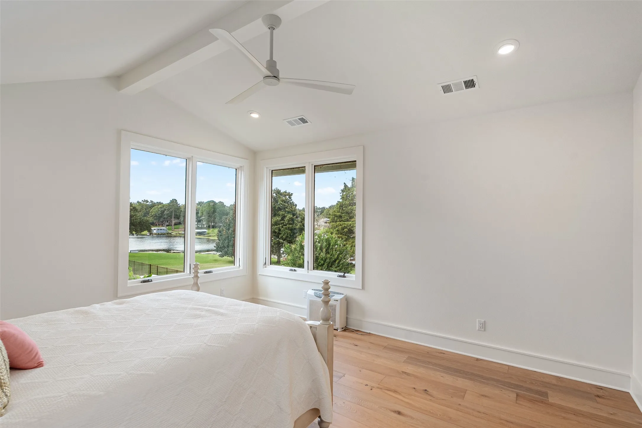 Single Family Residence For Sale in Henderson County , 5701 Impala South Road, Athens, Texas 75752, 7 Bedroom, 9 Bathroom, 3 Garage spaces, 6,123 Sqft, built in 2023, mls#21388112, Real Estate Agent in Athens, Homes For Sale in Henderson county, Homes For Sale in Athens, Realtor in Athens Texas, Real Estate Brokerage Independent Realty Texas, Luminita Cordes Realtor
