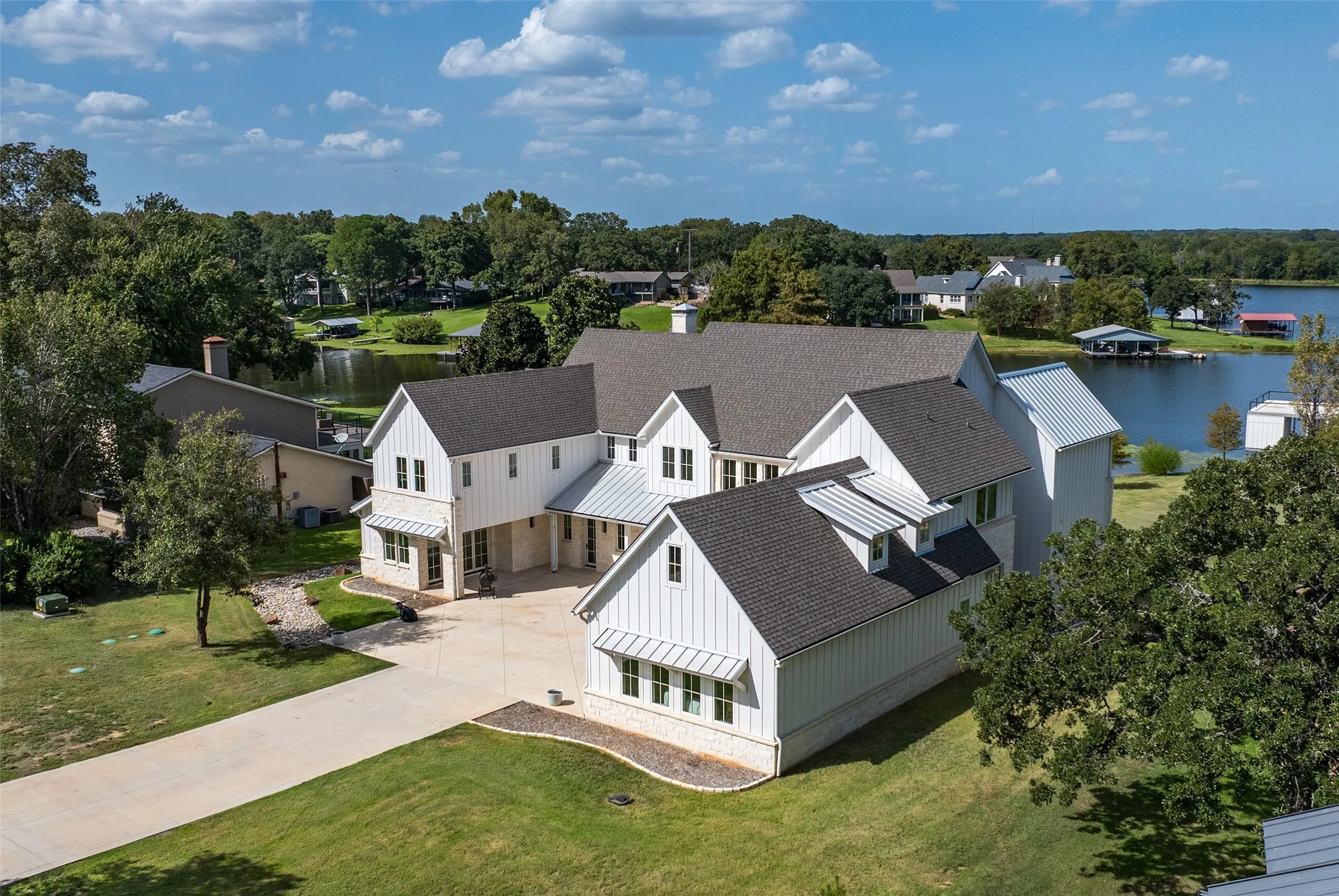 Single Family Residence For Sale in Henderson County , 5701 Impala South Road, Athens, Texas 75752, 7 Bedroom, 9 Bathroom, 3 Garage spaces, 6,123 Sqft, built in 2023, mls#21388112, Real Estate Agent in Athens, Homes For Sale in Henderson county, Homes For Sale in Athens, Realtor in Athens Texas, Real Estate Brokerage Independent Realty Texas, Luminita Cordes Realtor