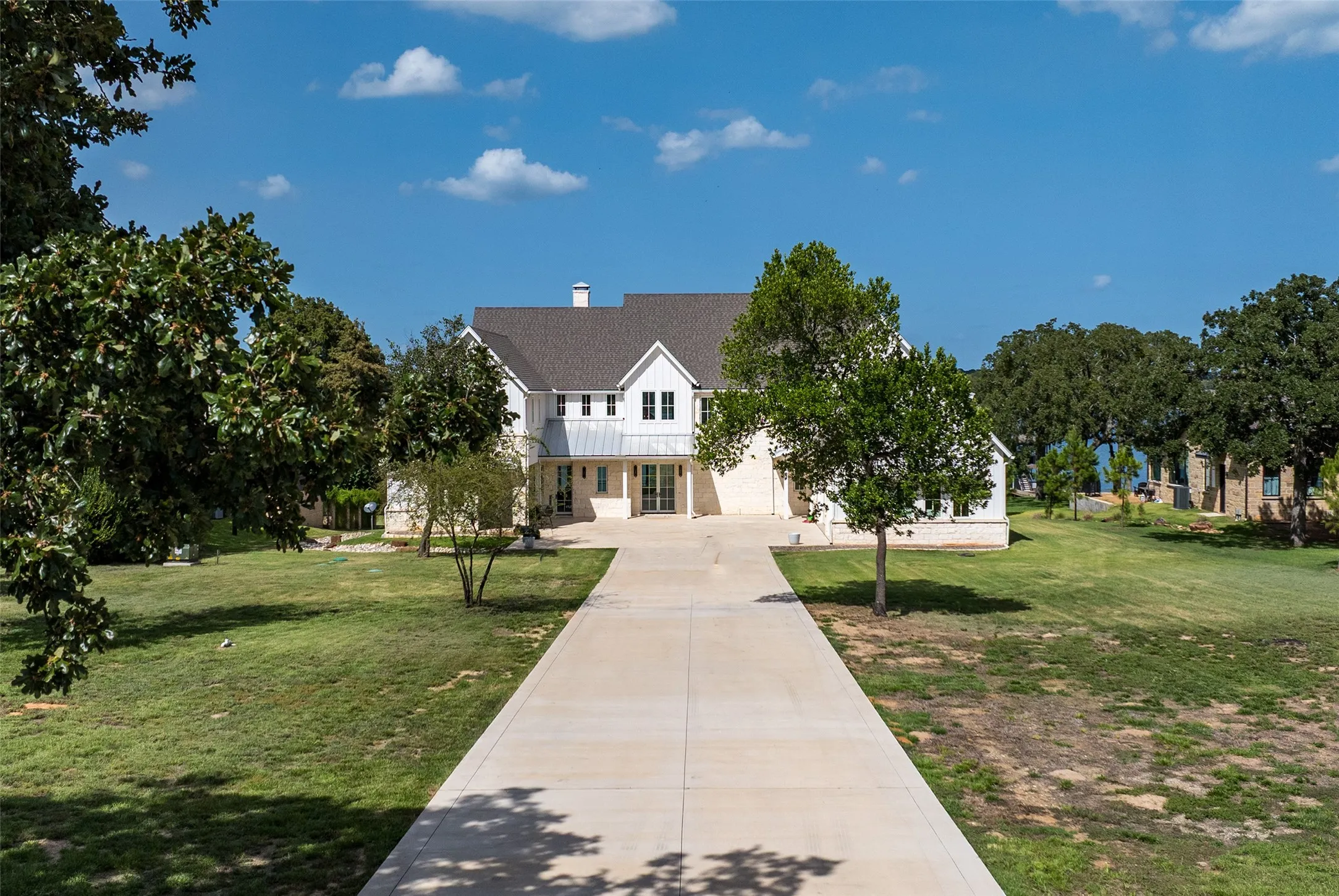 Single Family Residence For Sale in Henderson County , 5701 Impala South Road, Athens, Texas 75752, 7 Bedroom, 9 Bathroom, 3 Garage spaces, 6,123 Sqft, built in 2023, mls#21388112, Real Estate Agent in Athens, Homes For Sale in Henderson county, Homes For Sale in Athens, Realtor in Athens Texas, Real Estate Brokerage Independent Realty Texas, Luminita Cordes Realtor