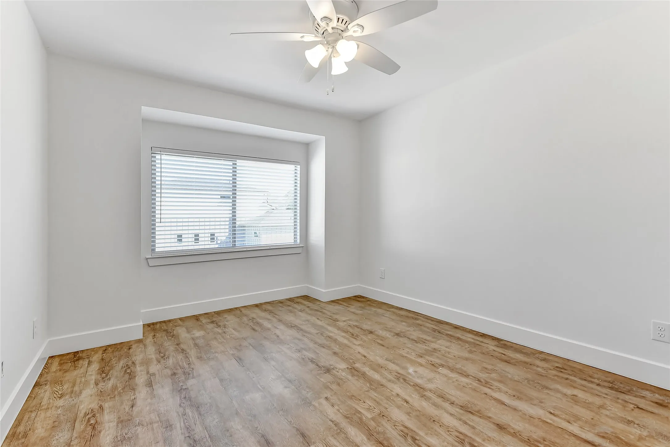 Apartment For Rent in Grayson County , 3260 W Crawford Street 401, Denison, Texas 75020, 3 Bedroom, 3 Bathroom, 2 Garage spaces, 1,383 Sqft, built in 2021, mls#21389697, Real Estate Agent in Denison, Homes For Rent in Grayson county, Homes For Rent in Denison, Realtor in Denison Texas, Real Estate Brokerage Independent Realty Texas, Luminita Cordes Realtor