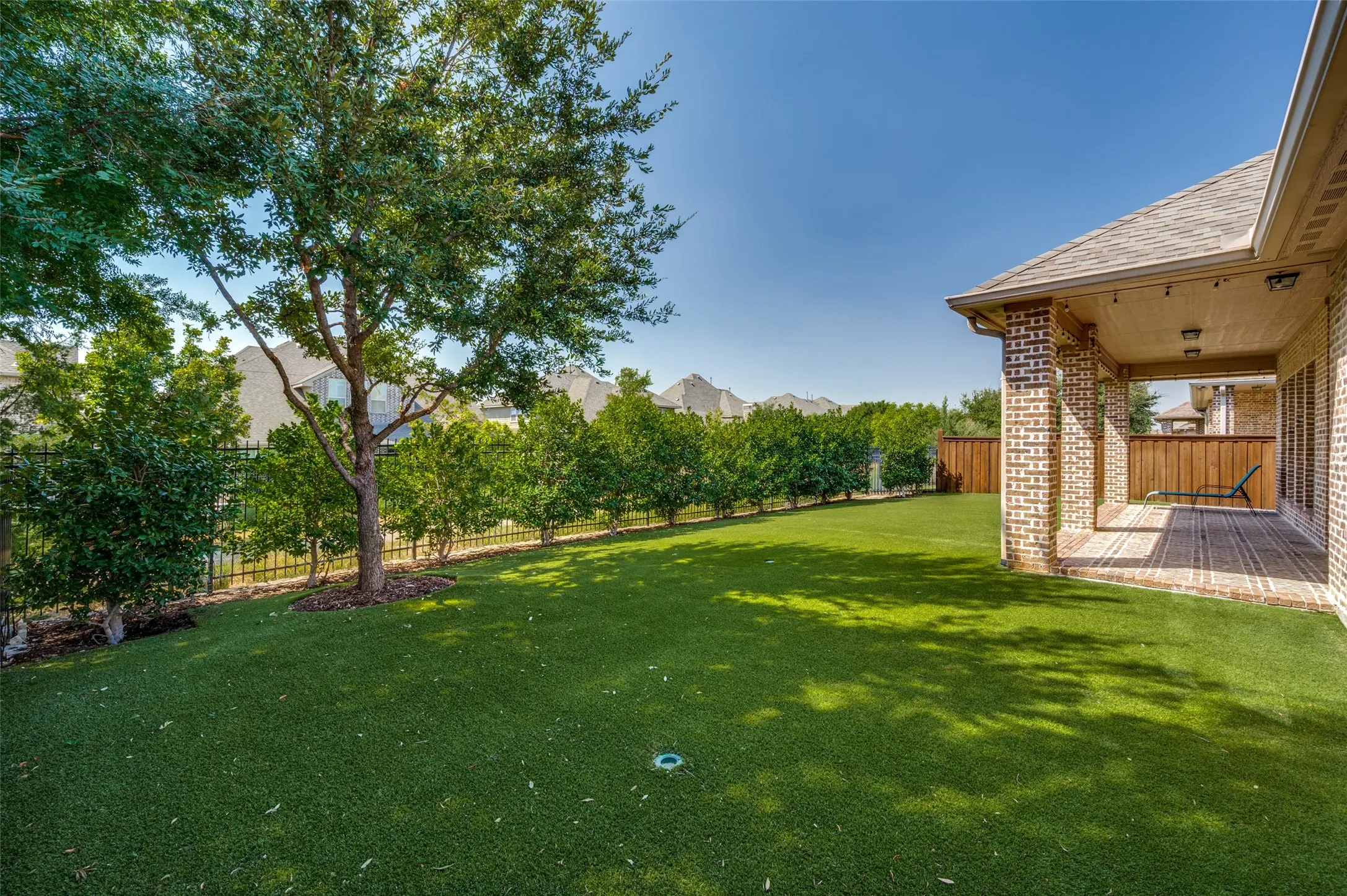 Large artificially turfed yard
