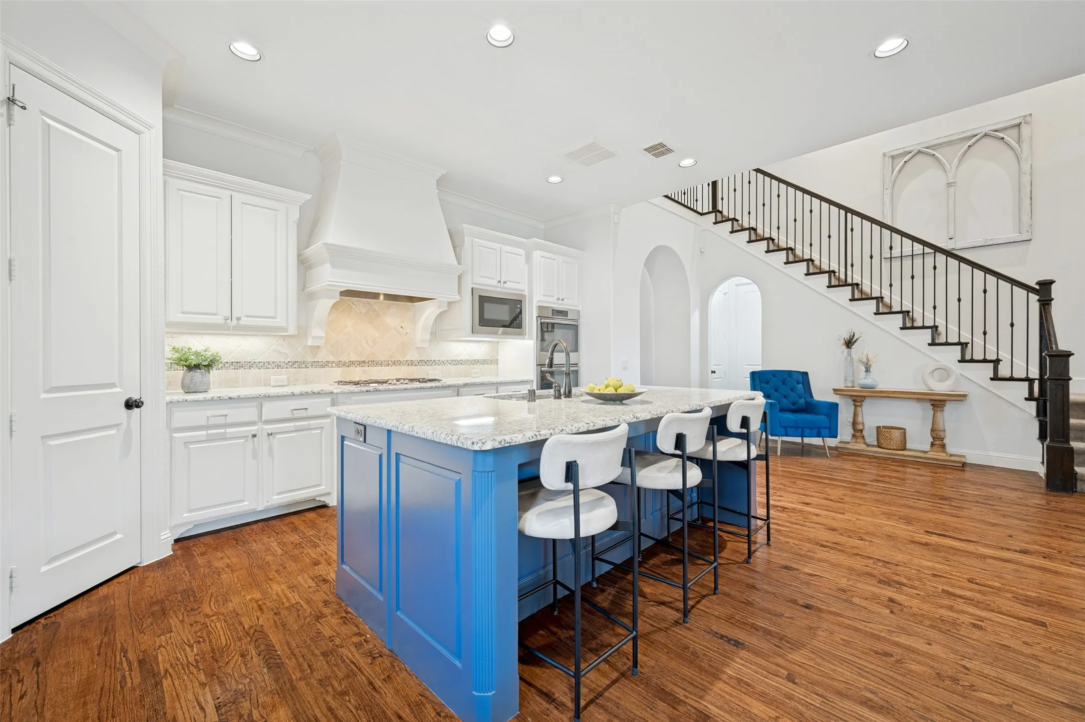 Single Family Residence For Sale in Denton County , 1647 Cedar Ranch Road, Frisco, Texas 75036, 4 Bedroom, 4 Bathroom, 2 Garage spaces, 3,788 Sqft, built in 2014, mls#21386022, Real Estate Agent in Frisco, Homes For Sale in Denton county, Homes For Sale in Frisco, Realtor in Frisco Texas, Real Estate Brokerage Independent Realty Texas, Luminita Cordes Realtor