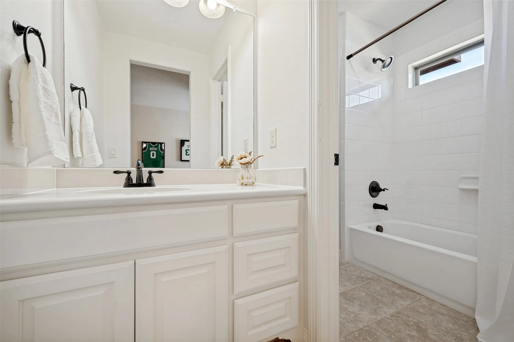 2nd Fl Jack n Jill Bath