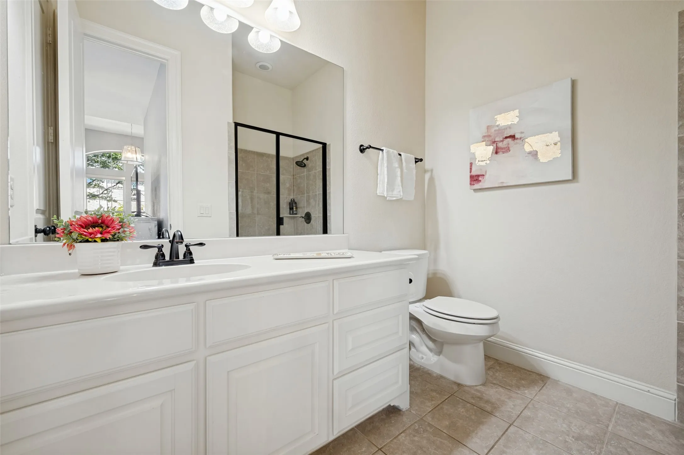 1st Fl Guest Bath