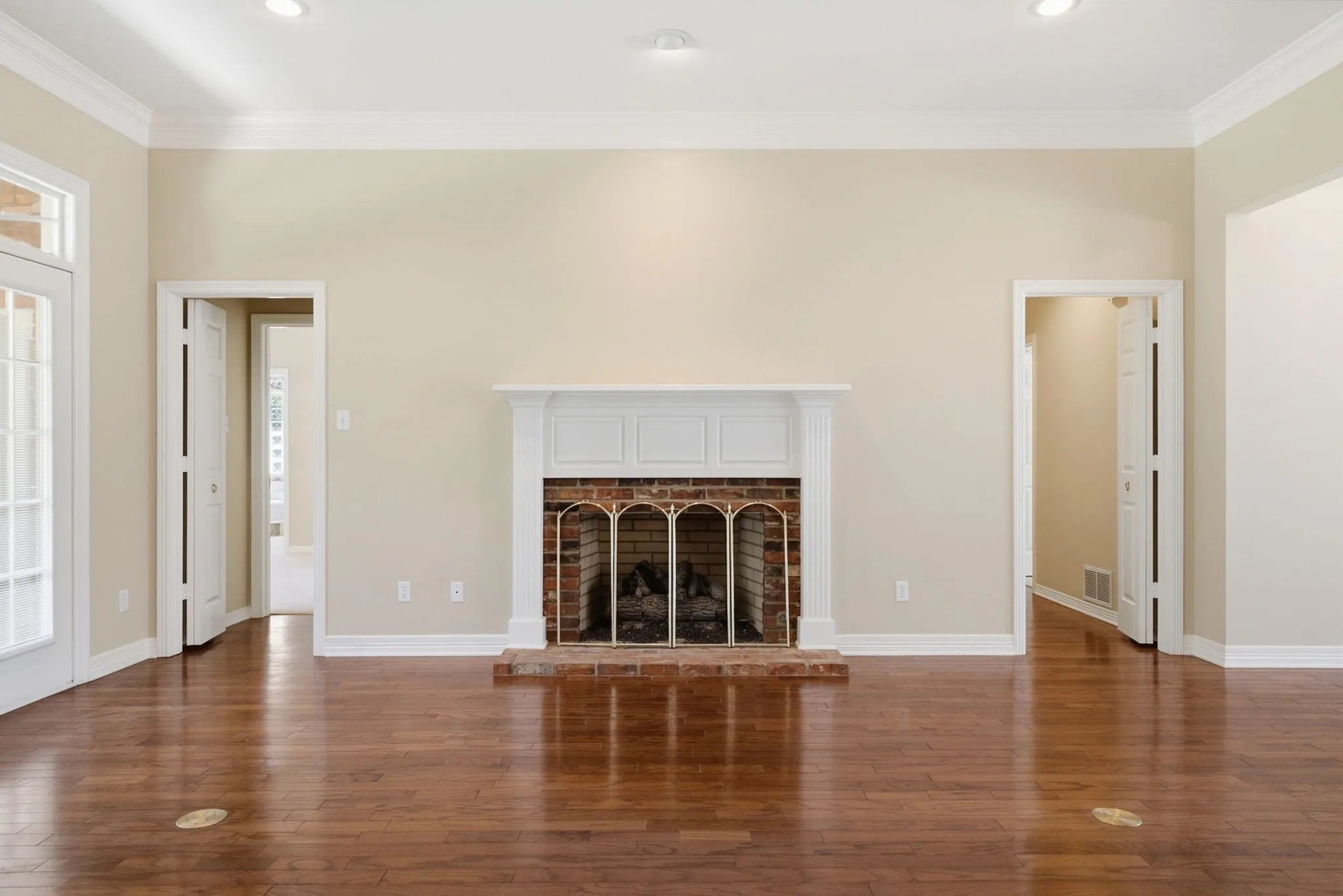 Single Family Residence For Sale in Smith County , 3403 Pinecreek Drive, Tyler, Texas 75707, 4 Bedroom, 3 Bathroom, 2 Garage spaces, 2,872 Sqft, built in 1993, mls#21389701, Real Estate Agent in Tyler, Homes For Sale in Smith county, Homes For Sale in Tyler, Realtor in Tyler Texas, Real Estate Brokerage Independent Realty Texas, Luminita Cordes Realtor