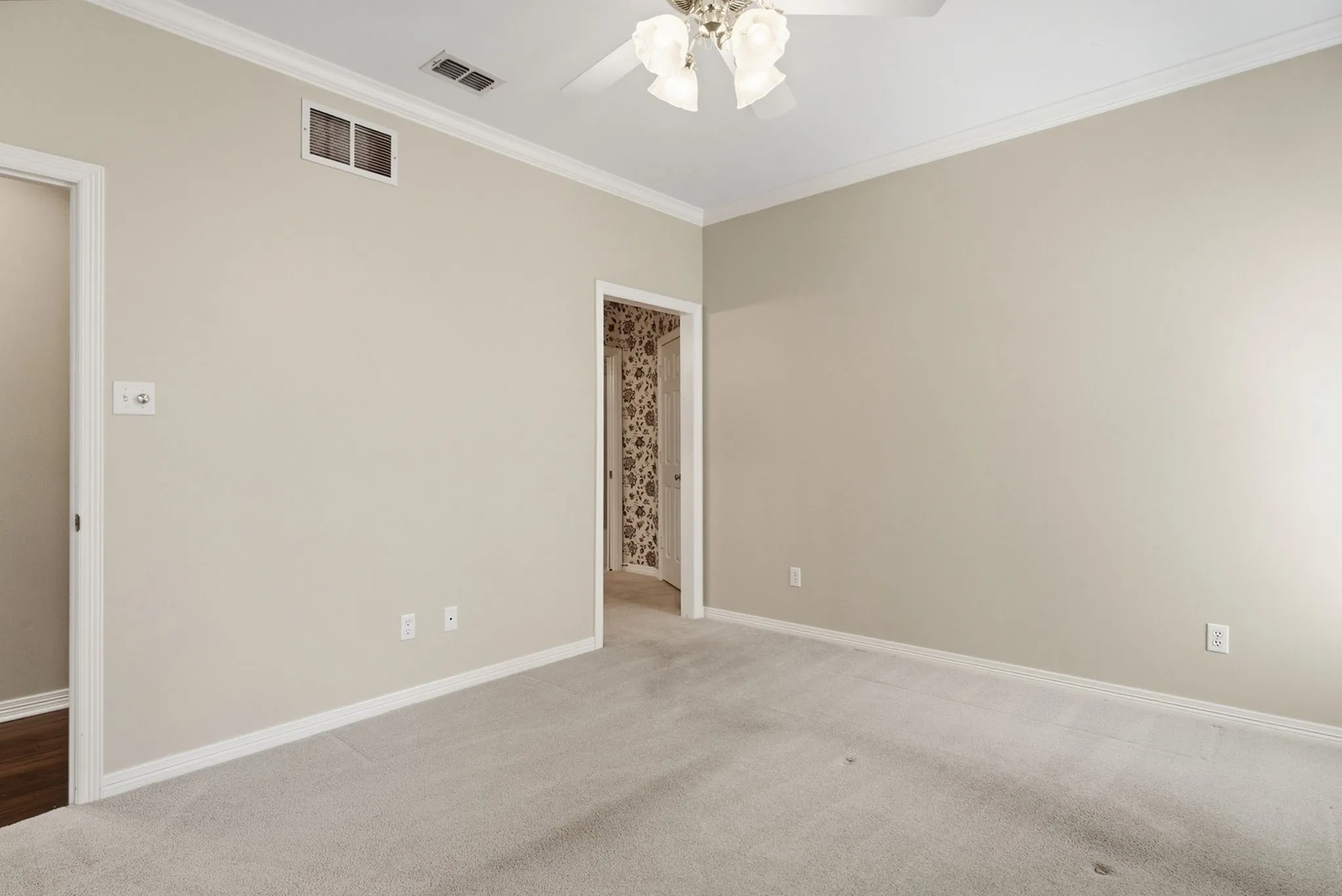 Single Family Residence For Sale in Smith County , 3403 Pinecreek Drive, Tyler, Texas 75707, 4 Bedroom, 3 Bathroom, 2 Garage spaces, 2,872 Sqft, built in 1993, mls#21389701, Real Estate Agent in Tyler, Homes For Sale in Smith county, Homes For Sale in Tyler, Realtor in Tyler Texas, Real Estate Brokerage Independent Realty Texas, Luminita Cordes Realtor