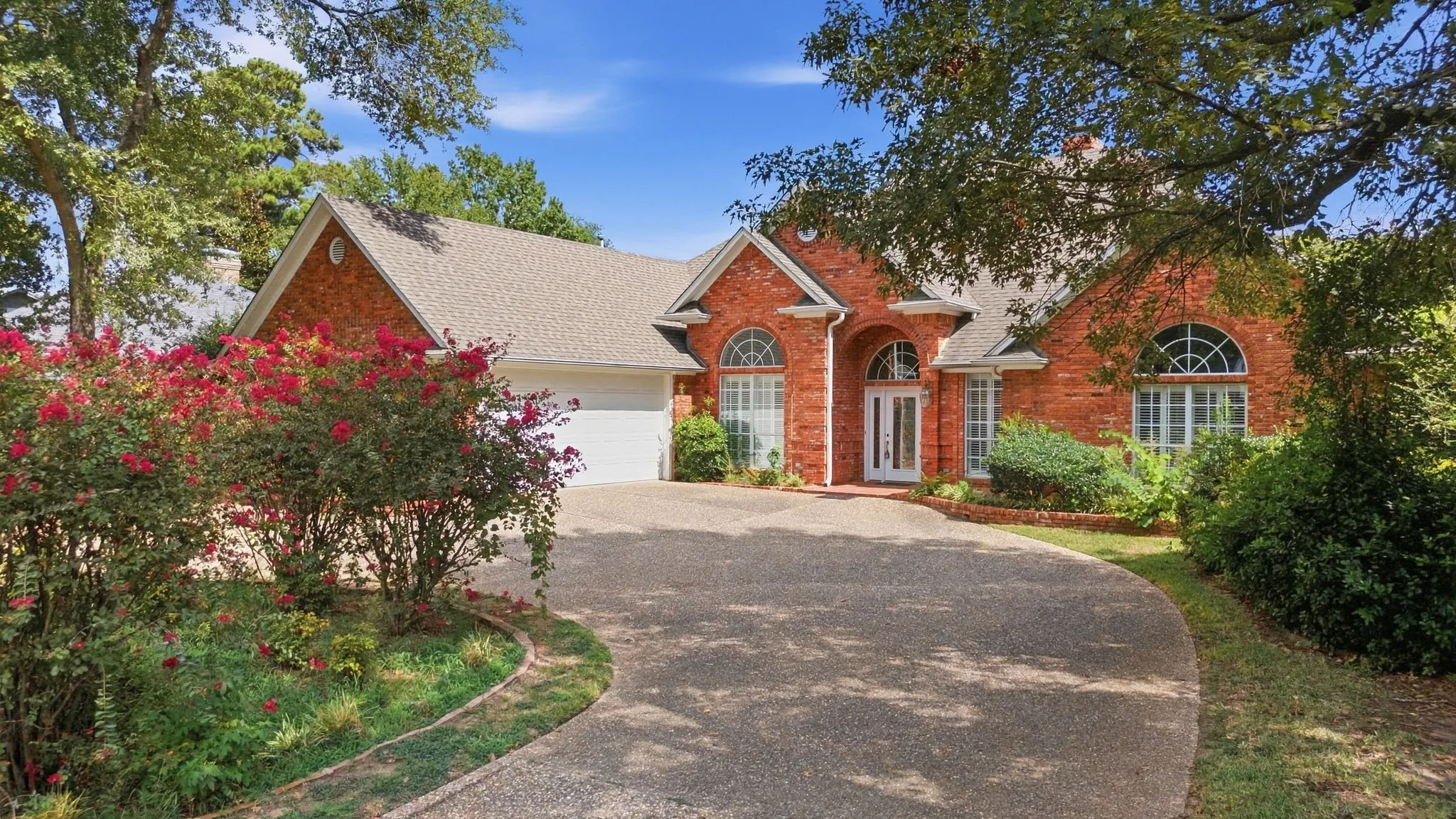Single Family Residence For Sale in Smith County , 3403 Pinecreek Drive, Tyler, Texas 75707, 4 Bedroom, 3 Bathroom, 2 Garage spaces, 2,872 Sqft, built in 1993, mls#21389701, Real Estate Agent in Tyler, Homes For Sale in Smith county, Homes For Sale in Tyler, Realtor in Tyler Texas, Real Estate Brokerage Independent Realty Texas, Luminita Cordes Realtor