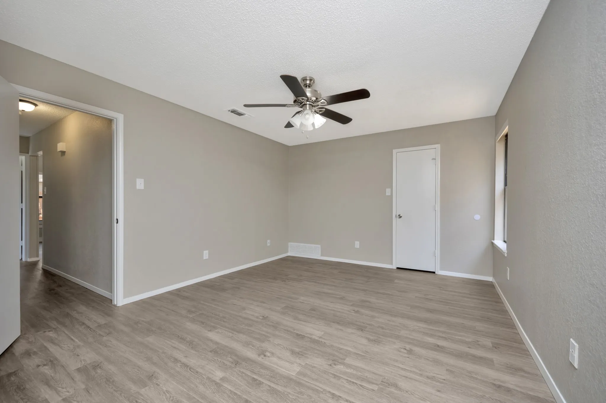 Single Family Residence For Sale in Tarrant County , 4210 Meadow Park Drive, Arlington, Texas 76017, 2 Bedroom, 2 Bathroom, 2 Garage spaces, 1,227 Sqft, built in 1984, mls#21376430, Real Estate Agent in Arlington, Homes For Sale in Tarrant county, Homes For Sale in Arlington, Realtor in Arlington Texas, Real Estate Brokerage Independent Realty Texas, Luminita Cordes Realtor