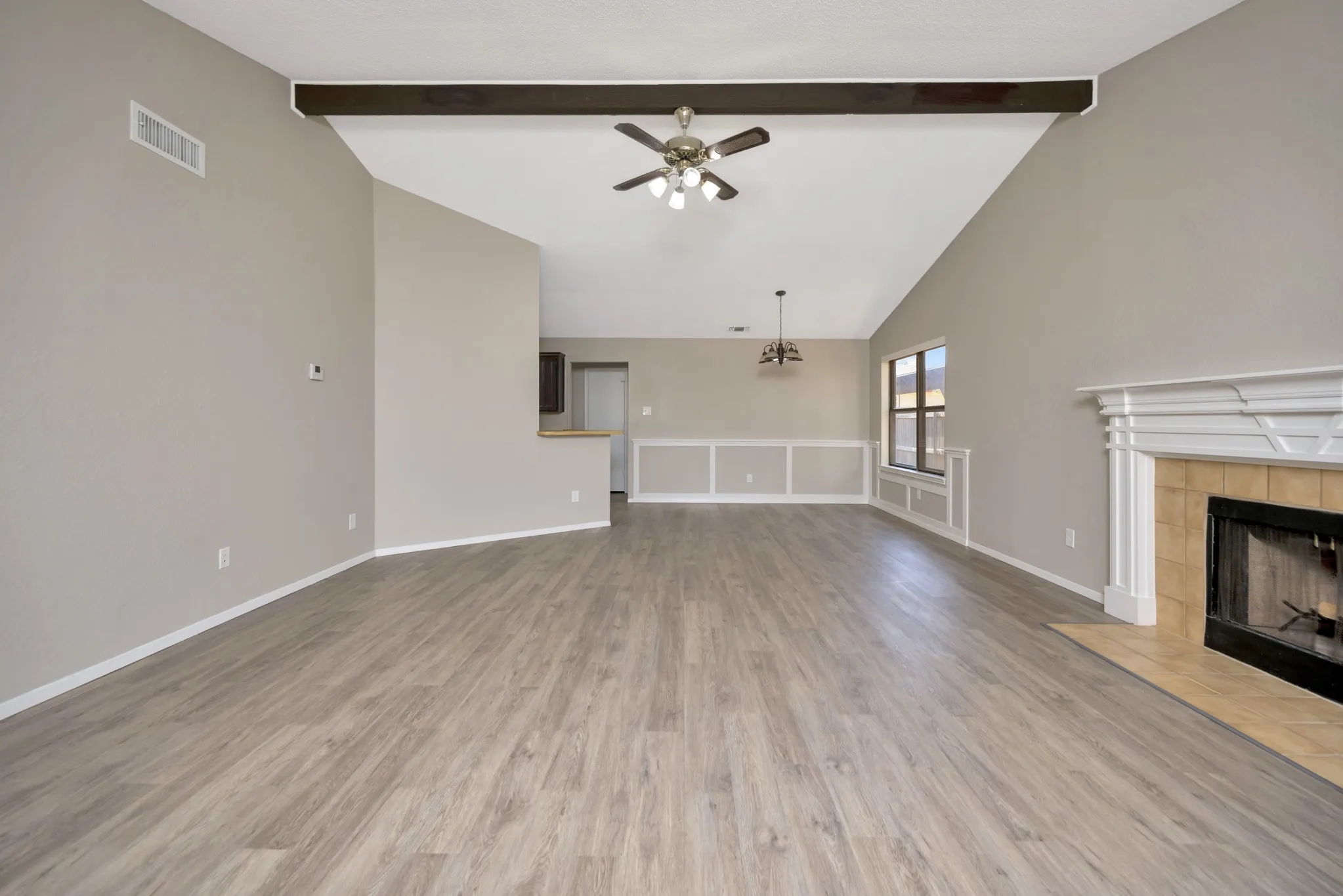 Single Family Residence For Sale in Tarrant County , 4210 Meadow Park Drive, Arlington, Texas 76017, 2 Bedroom, 2 Bathroom, 2 Garage spaces, 1,227 Sqft, built in 1984, mls#21376430, Real Estate Agent in Arlington, Homes For Sale in Tarrant county, Homes For Sale in Arlington, Realtor in Arlington Texas, Real Estate Brokerage Independent Realty Texas, Luminita Cordes Realtor