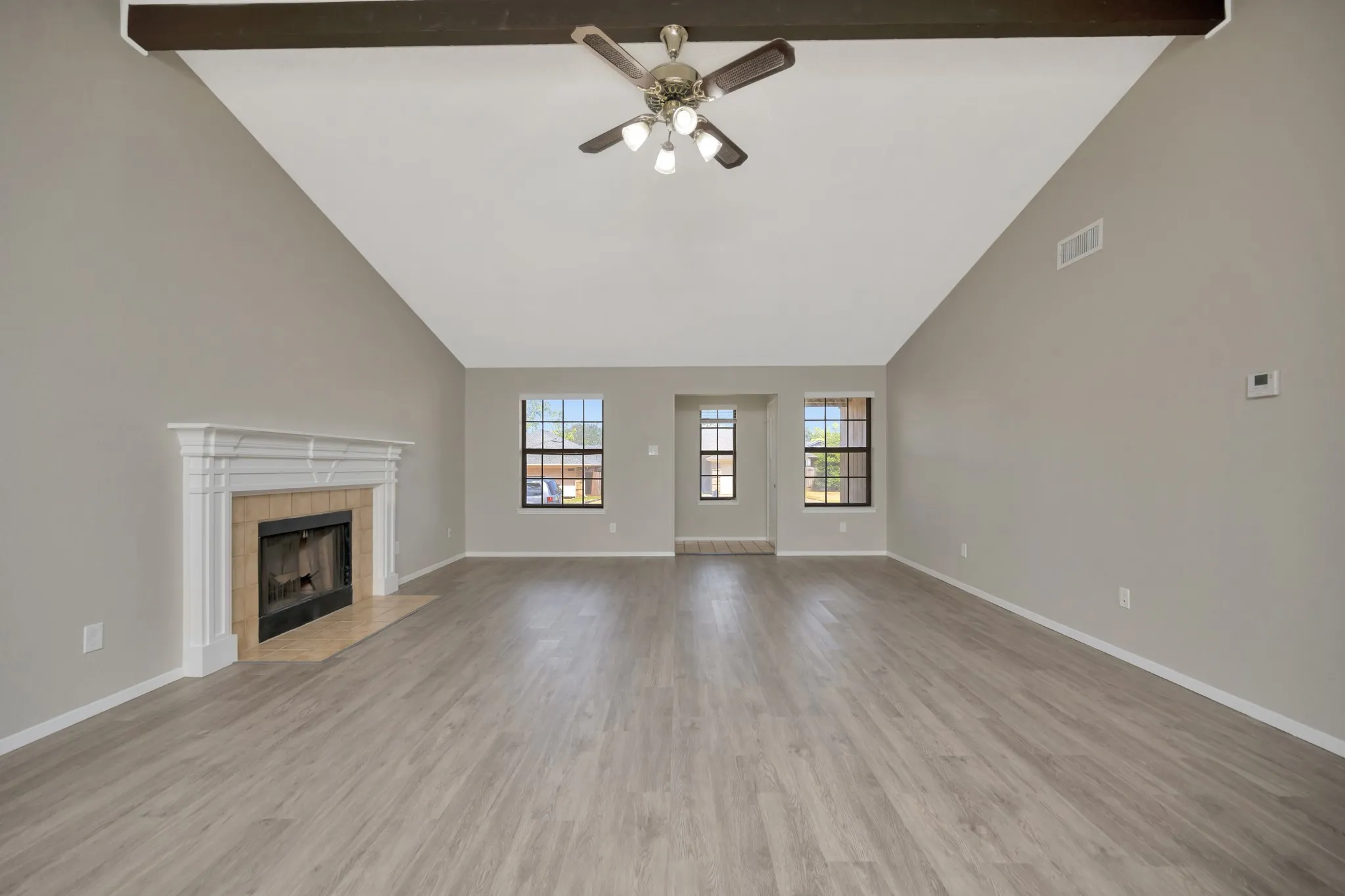 Single Family Residence For Sale in Tarrant County , 4210 Meadow Park Drive, Arlington, Texas 76017, 2 Bedroom, 2 Bathroom, 2 Garage spaces, 1,227 Sqft, built in 1984, mls#21376430, Real Estate Agent in Arlington, Homes For Sale in Tarrant county, Homes For Sale in Arlington, Realtor in Arlington Texas, Real Estate Brokerage Independent Realty Texas, Luminita Cordes Realtor