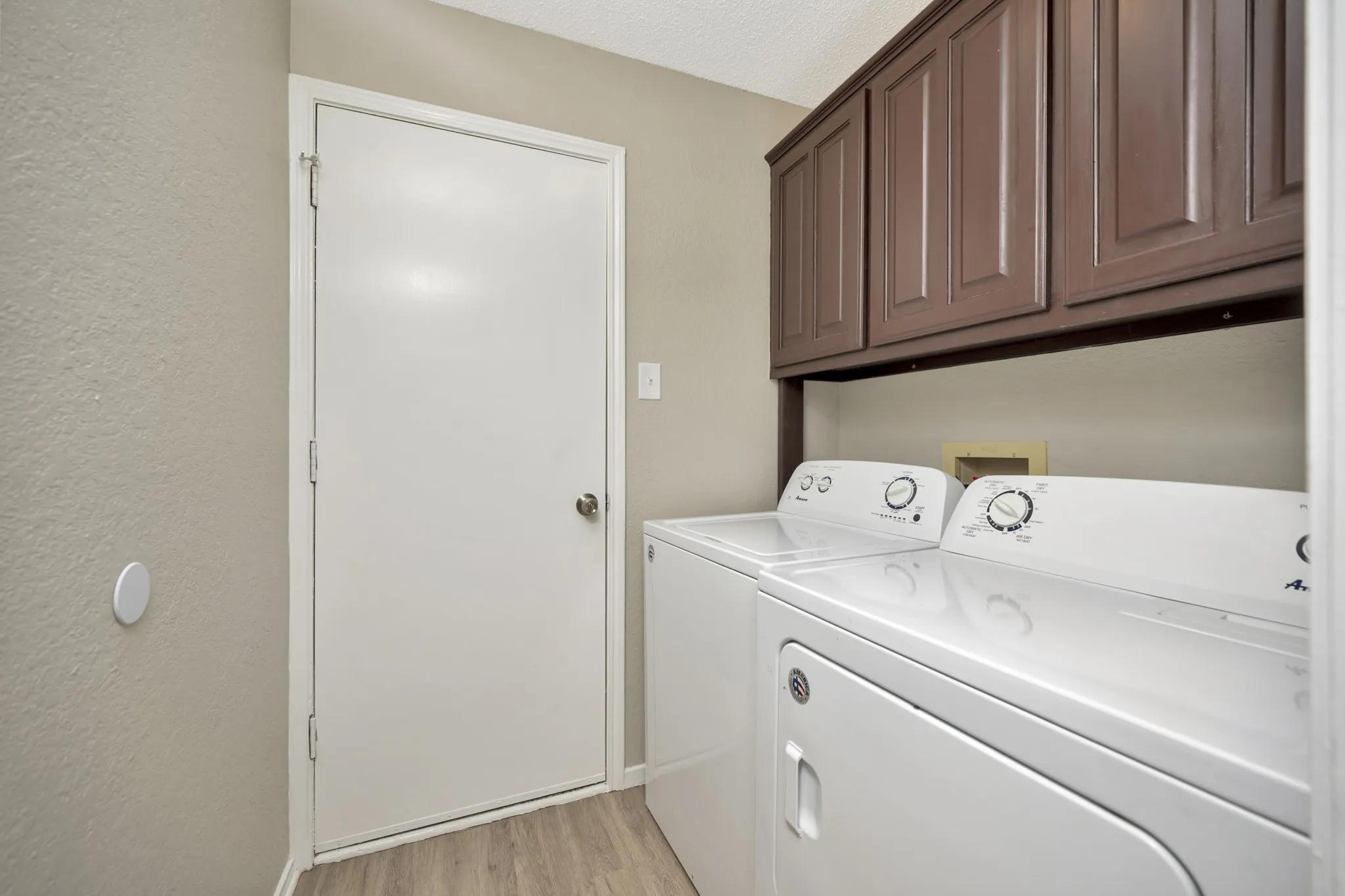 Single Family Residence For Sale in Tarrant County , 4210 Meadow Park Drive, Arlington, Texas 76017, 2 Bedroom, 2 Bathroom, 2 Garage spaces, 1,227 Sqft, built in 1984, mls#21376430, Real Estate Agent in Arlington, Homes For Sale in Tarrant county, Homes For Sale in Arlington, Realtor in Arlington Texas, Real Estate Brokerage Independent Realty Texas, Luminita Cordes Realtor