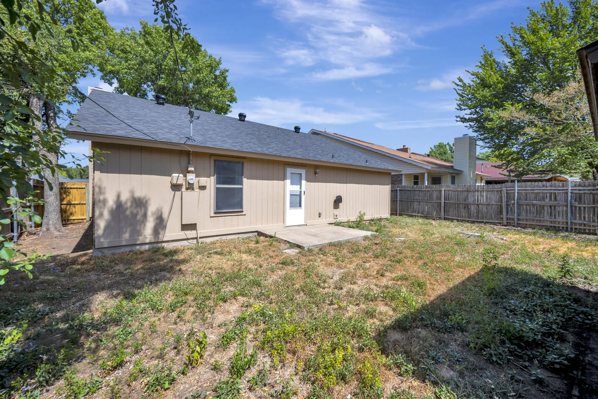 Single Family Residence For Sale in Tarrant County , 4210 Meadow Park Drive, Arlington, Texas 76017, 2 Bedroom, 2 Bathroom, 2 Garage spaces, 1,227 Sqft, built in 1984, mls#21376430, Real Estate Agent in Arlington, Homes For Sale in Tarrant county, Homes For Sale in Arlington, Realtor in Arlington Texas, Real Estate Brokerage Independent Realty Texas, Luminita Cordes Realtor