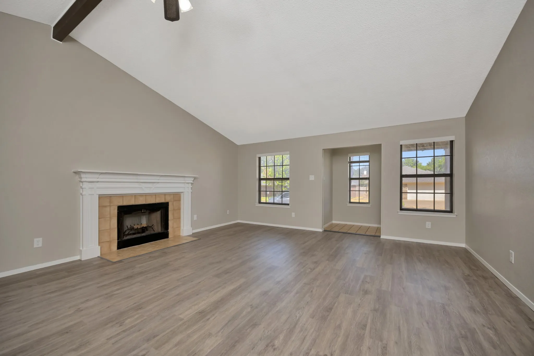 Single Family Residence For Sale in Tarrant County , 4210 Meadow Park Drive, Arlington, Texas 76017, 2 Bedroom, 2 Bathroom, 2 Garage spaces, 1,227 Sqft, built in 1984, mls#21376430, Real Estate Agent in Arlington, Homes For Sale in Tarrant county, Homes For Sale in Arlington, Realtor in Arlington Texas, Real Estate Brokerage Independent Realty Texas, Luminita Cordes Realtor