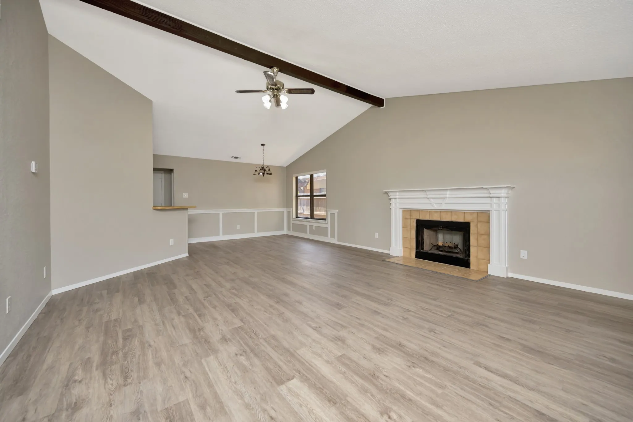 Single Family Residence For Sale in Tarrant County , 4210 Meadow Park Drive, Arlington, Texas 76017, 2 Bedroom, 2 Bathroom, 2 Garage spaces, 1,227 Sqft, built in 1984, mls#21376430, Real Estate Agent in Arlington, Homes For Sale in Tarrant county, Homes For Sale in Arlington, Realtor in Arlington Texas, Real Estate Brokerage Independent Realty Texas, Luminita Cordes Realtor