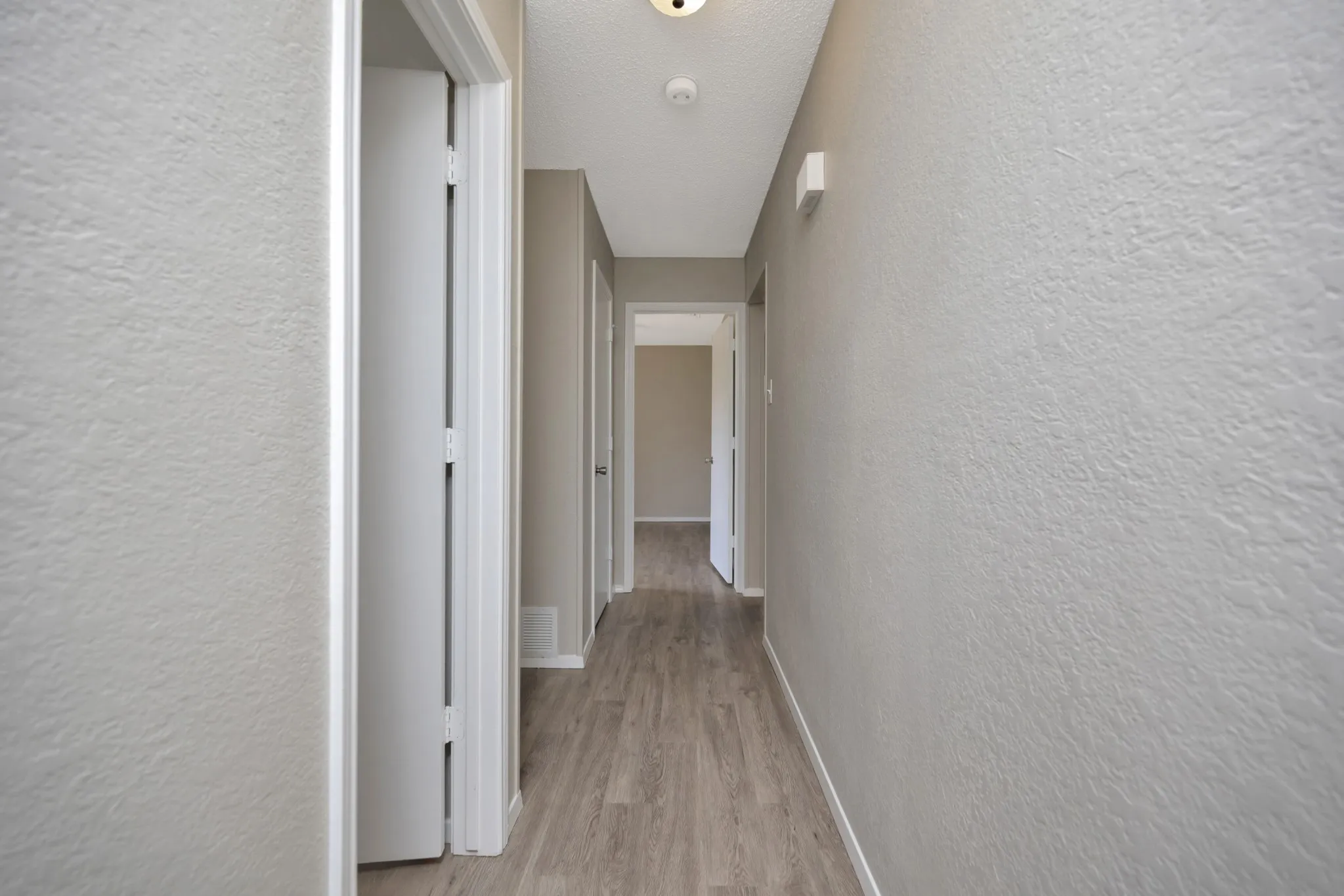 Single Family Residence For Sale in Tarrant County , 4210 Meadow Park Drive, Arlington, Texas 76017, 2 Bedroom, 2 Bathroom, 2 Garage spaces, 1,227 Sqft, built in 1984, mls#21376430, Real Estate Agent in Arlington, Homes For Sale in Tarrant county, Homes For Sale in Arlington, Realtor in Arlington Texas, Real Estate Brokerage Independent Realty Texas, Luminita Cordes Realtor