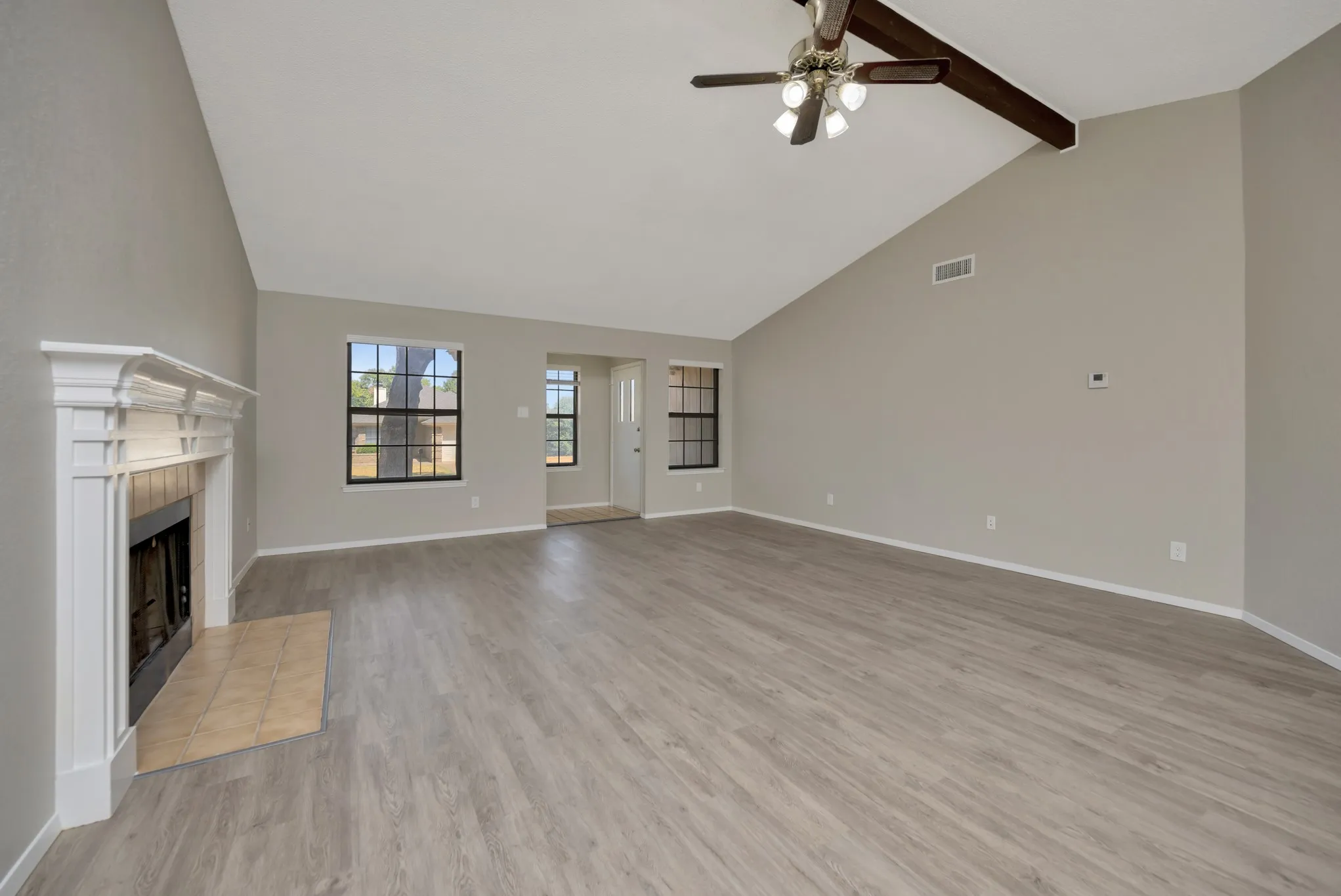 Single Family Residence For Sale in Tarrant County , 4210 Meadow Park Drive, Arlington, Texas 76017, 2 Bedroom, 2 Bathroom, 2 Garage spaces, 1,227 Sqft, built in 1984, mls#21376430, Real Estate Agent in Arlington, Homes For Sale in Tarrant county, Homes For Sale in Arlington, Realtor in Arlington Texas, Real Estate Brokerage Independent Realty Texas, Luminita Cordes Realtor