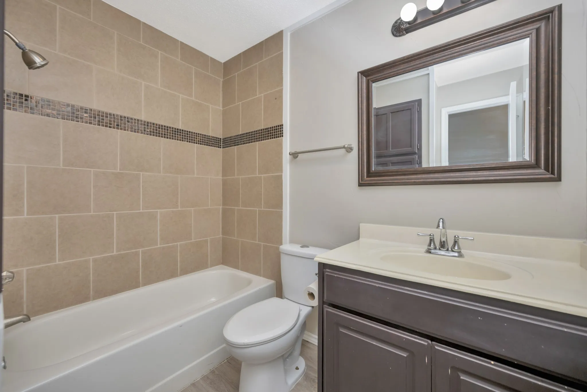 Single Family Residence For Sale in Tarrant County , 4210 Meadow Park Drive, Arlington, Texas 76017, 2 Bedroom, 2 Bathroom, 2 Garage spaces, 1,227 Sqft, built in 1984, mls#21376430, Real Estate Agent in Arlington, Homes For Sale in Tarrant county, Homes For Sale in Arlington, Realtor in Arlington Texas, Real Estate Brokerage Independent Realty Texas, Luminita Cordes Realtor