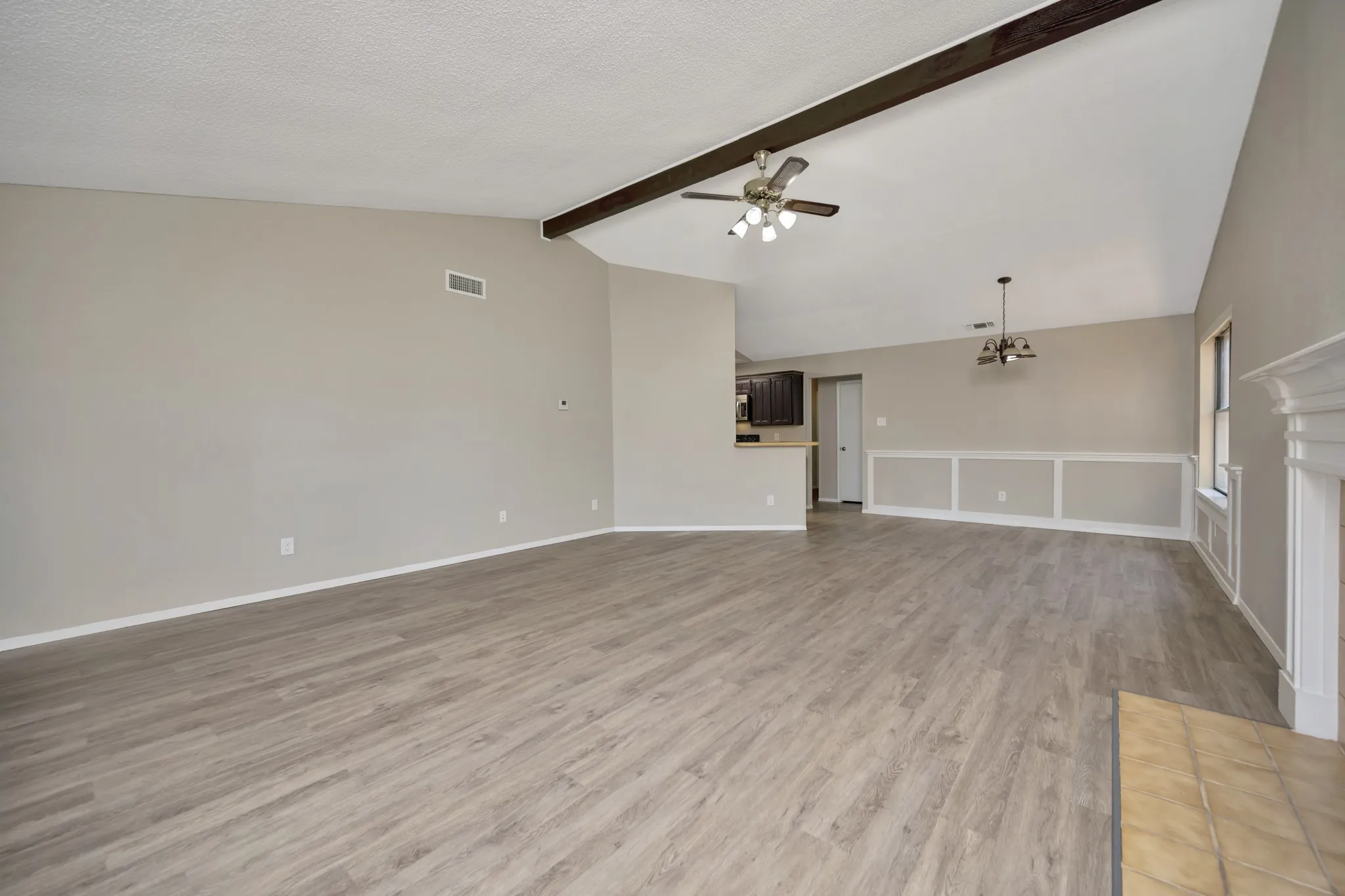 Single Family Residence For Sale in Tarrant County , 4210 Meadow Park Drive, Arlington, Texas 76017, 2 Bedroom, 2 Bathroom, 2 Garage spaces, 1,227 Sqft, built in 1984, mls#21376430, Real Estate Agent in Arlington, Homes For Sale in Tarrant county, Homes For Sale in Arlington, Realtor in Arlington Texas, Real Estate Brokerage Independent Realty Texas, Luminita Cordes Realtor