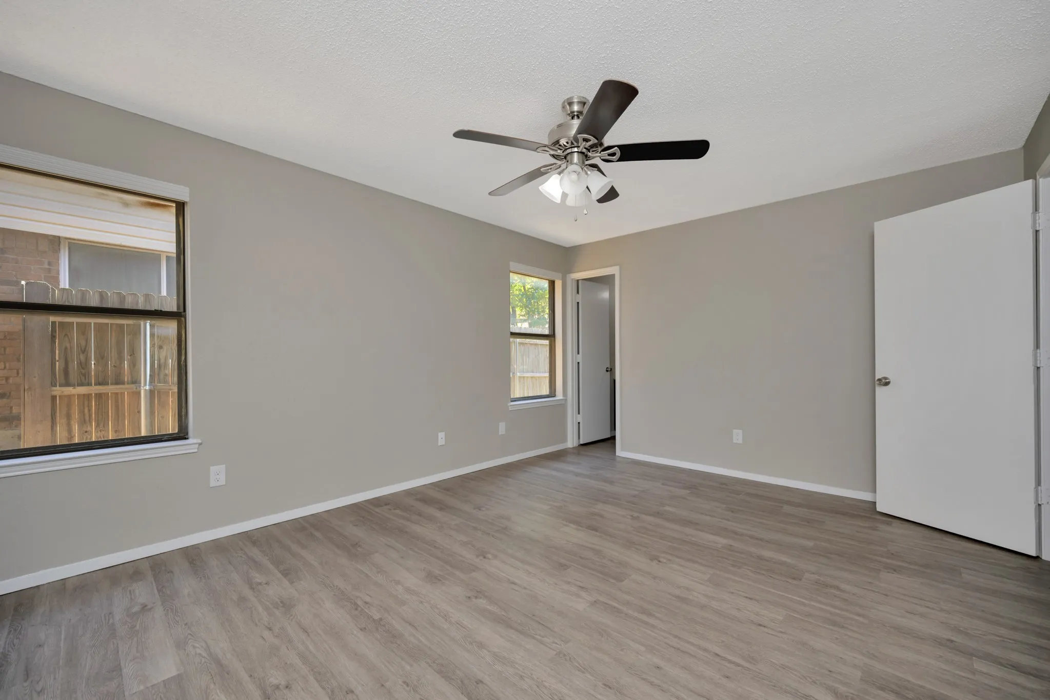 Single Family Residence For Sale in Tarrant County , 4210 Meadow Park Drive, Arlington, Texas 76017, 2 Bedroom, 2 Bathroom, 2 Garage spaces, 1,227 Sqft, built in 1984, mls#21376430, Real Estate Agent in Arlington, Homes For Sale in Tarrant county, Homes For Sale in Arlington, Realtor in Arlington Texas, Real Estate Brokerage Independent Realty Texas, Luminita Cordes Realtor