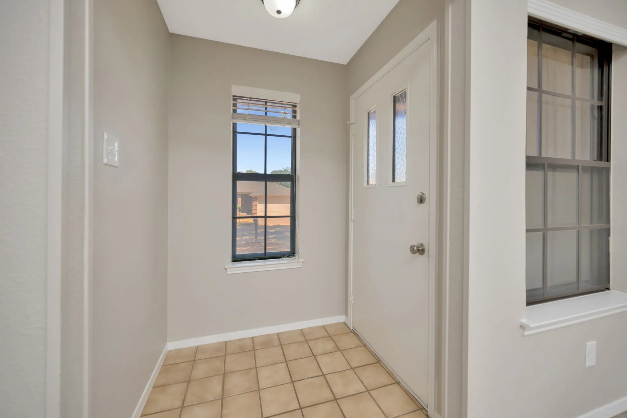 Single Family Residence For Sale in Tarrant County , 4210 Meadow Park Drive, Arlington, Texas 76017, 2 Bedroom, 2 Bathroom, 2 Garage spaces, 1,227 Sqft, built in 1984, mls#21376430, Real Estate Agent in Arlington, Homes For Sale in Tarrant county, Homes For Sale in Arlington, Realtor in Arlington Texas, Real Estate Brokerage Independent Realty Texas, Luminita Cordes Realtor