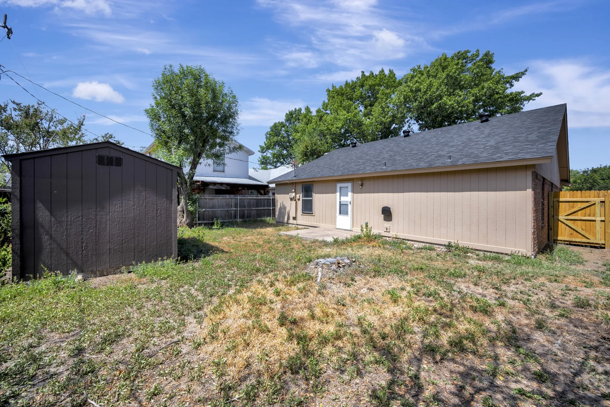 Single Family Residence For Sale in Tarrant County , 4210 Meadow Park Drive, Arlington, Texas 76017, 2 Bedroom, 2 Bathroom, 2 Garage spaces, 1,227 Sqft, built in 1984, mls#21376430, Real Estate Agent in Arlington, Homes For Sale in Tarrant county, Homes For Sale in Arlington, Realtor in Arlington Texas, Real Estate Brokerage Independent Realty Texas, Luminita Cordes Realtor