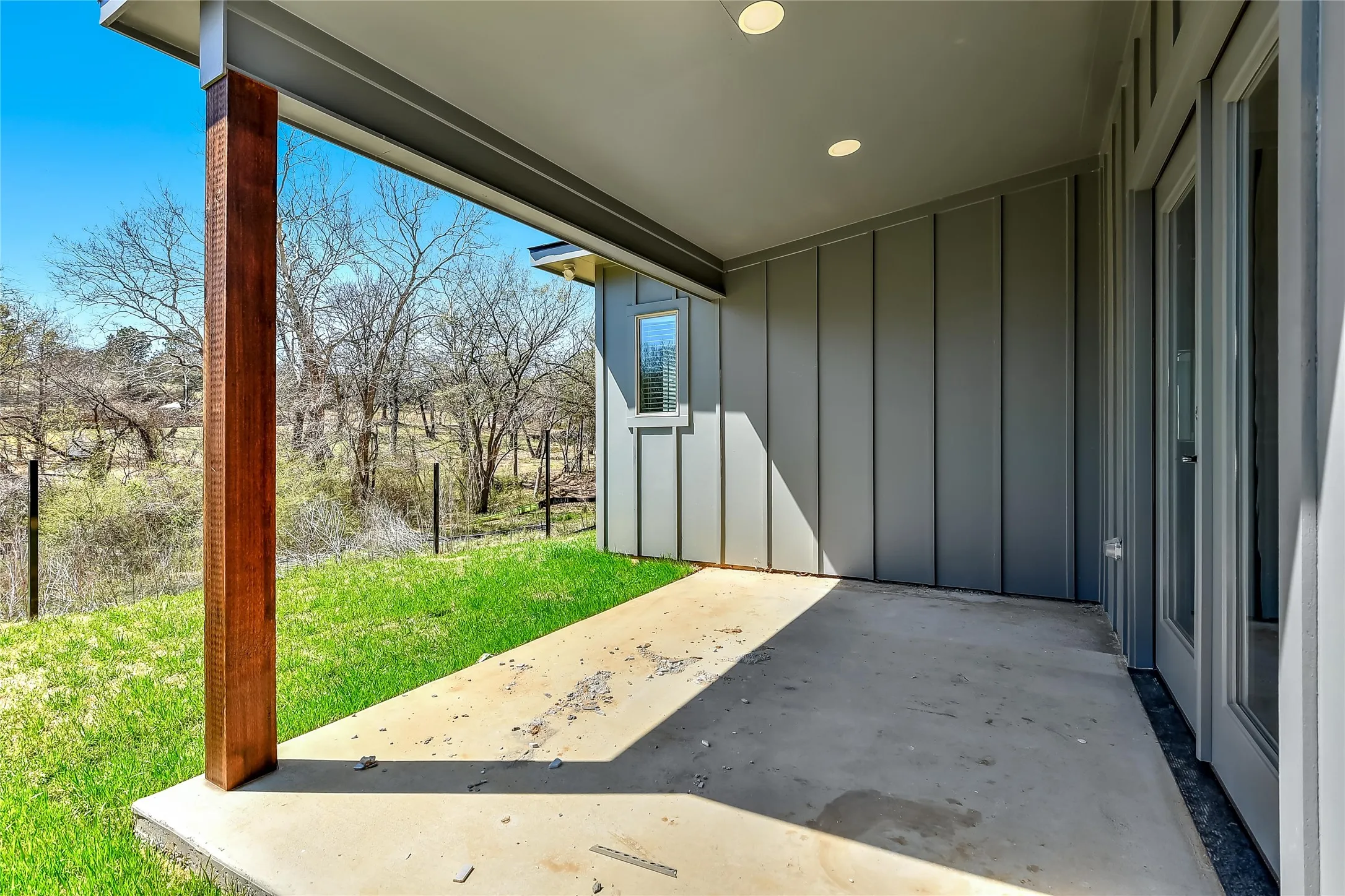 Apartment For Rent in Grayson County , 3260 W Crawford Street 502, Denison, Texas 75020, 3 Bedroom, 3 Bathroom, 2 Garage spaces, 1,401 Sqft, built in 2021, mls#21389707, Real Estate Agent in Denison, Homes For Rent in Grayson county, Homes For Rent in Denison, Realtor in Denison Texas, Real Estate Brokerage Independent Realty Texas, Luminita Cordes Realtor