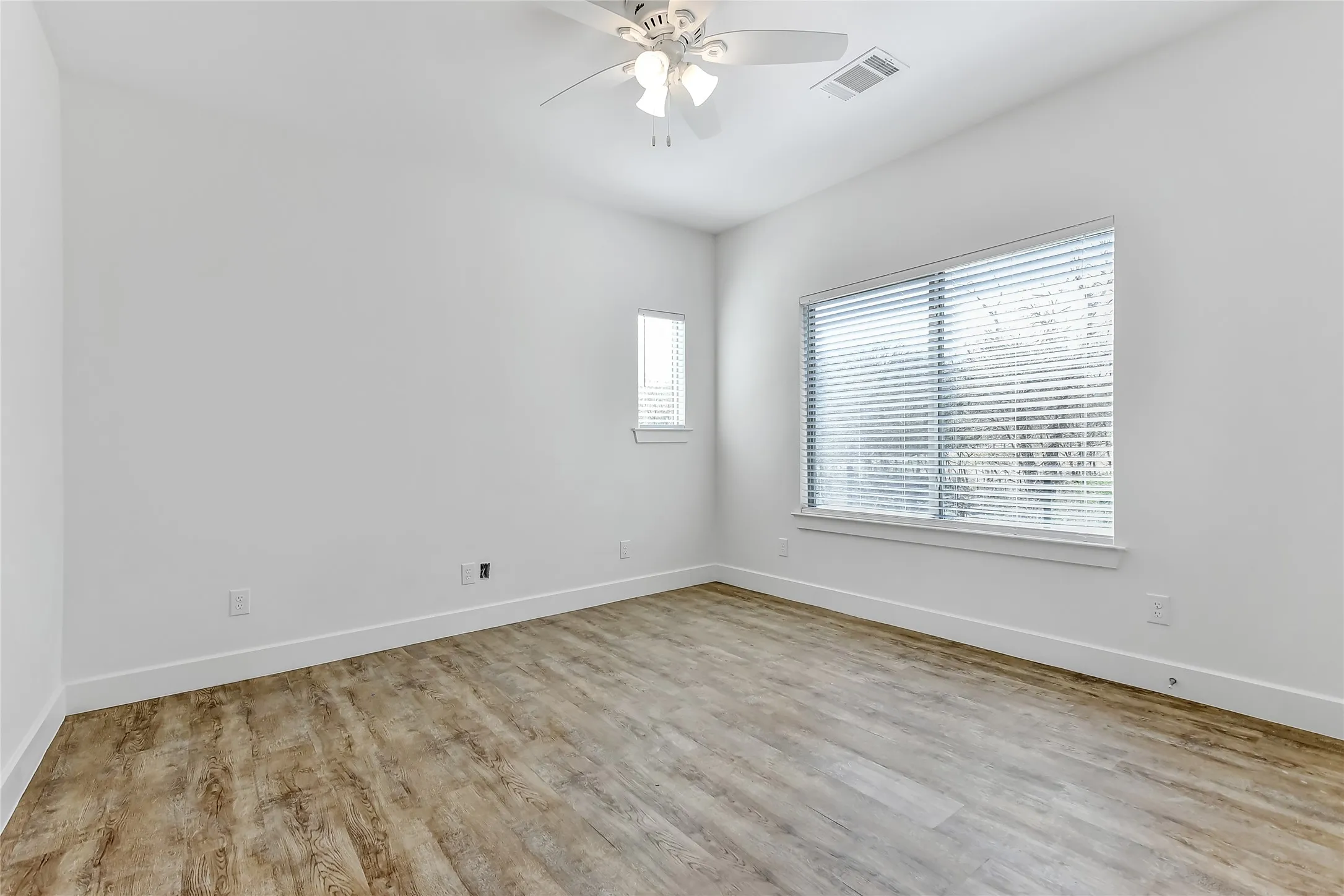 Apartment For Rent in Grayson County , 3260 W Crawford Street 502, Denison, Texas 75020, 3 Bedroom, 3 Bathroom, 2 Garage spaces, 1,401 Sqft, built in 2021, mls#21389707, Real Estate Agent in Denison, Homes For Rent in Grayson county, Homes For Rent in Denison, Realtor in Denison Texas, Real Estate Brokerage Independent Realty Texas, Luminita Cordes Realtor