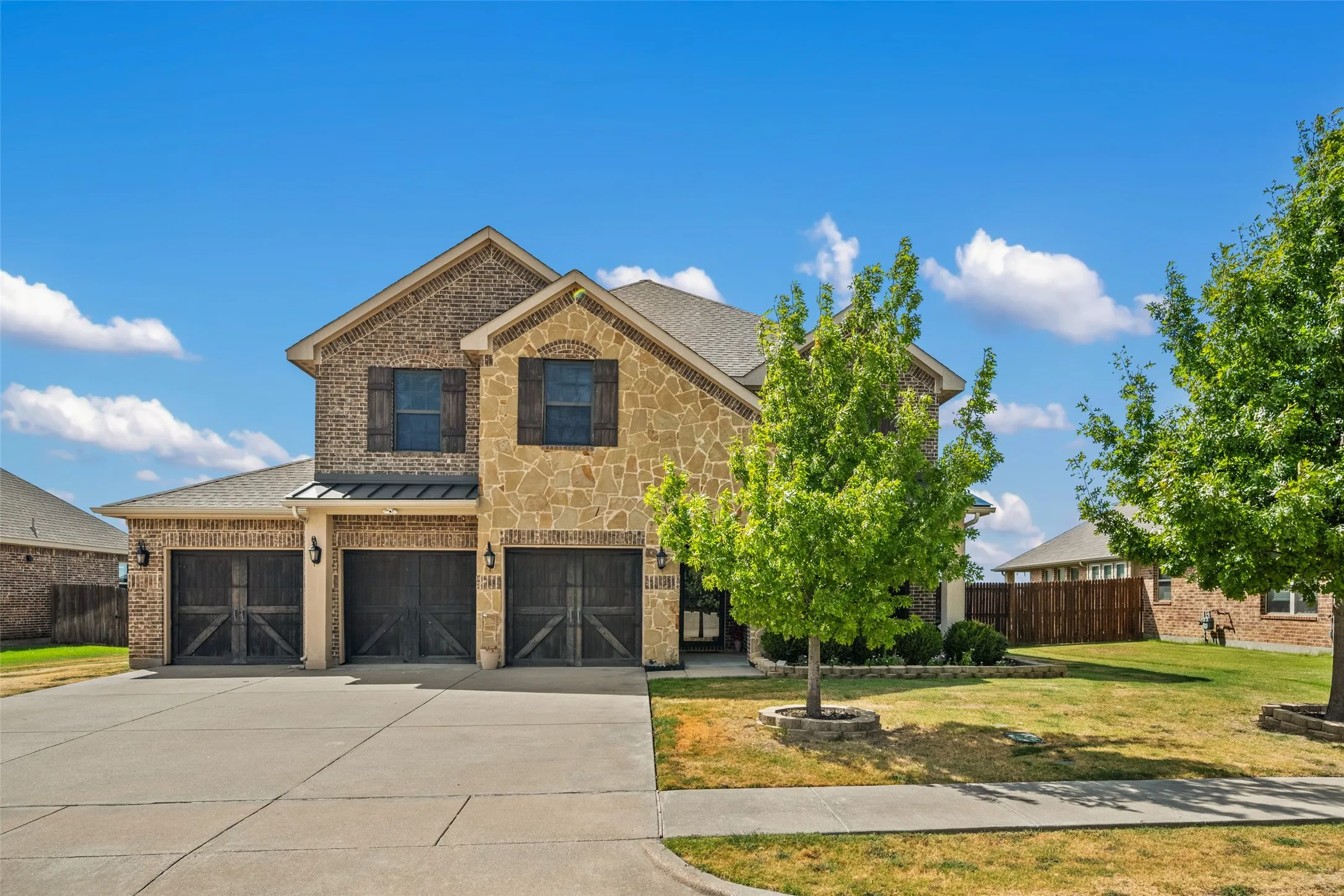 Single Family Residence For Sale in Rockwall County , 2381 Llano Drive, Royse City, Texas 75189, 4 Bedroom, 4 Bathroom, 3 Garage spaces, 3,369 Sqft, built in 2017, mls#21385379, Real Estate Agent in Royse City, Homes For Sale in Rockwall county, Homes For Sale in Royse City, Realtor in Royse City Texas, Real Estate Brokerage Independent Realty Texas, Luminita Cordes Realtor