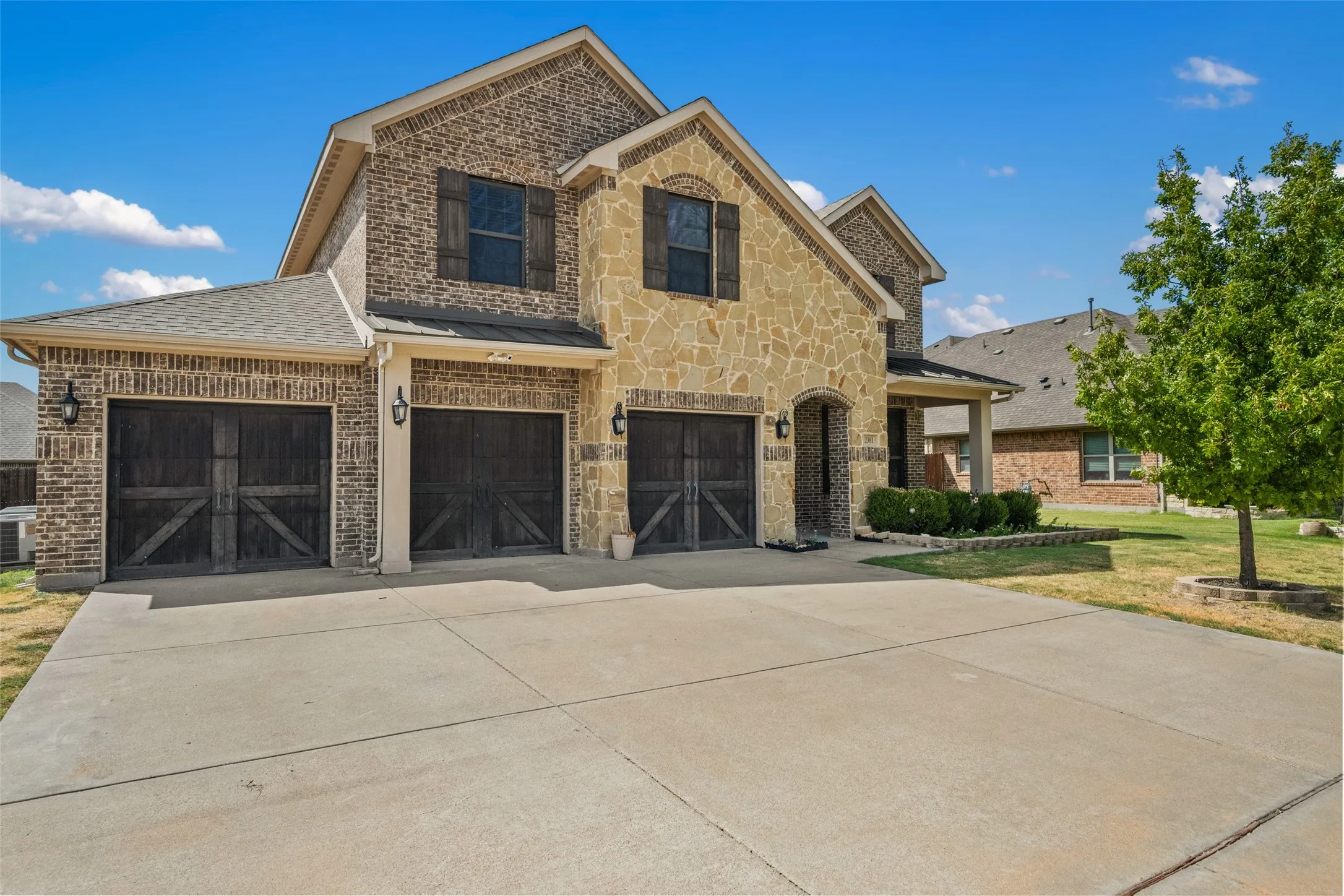 Single Family Residence For Sale in Rockwall County , 2381 Llano Drive, Royse City, Texas 75189, 4 Bedroom, 4 Bathroom, 3 Garage spaces, 3,369 Sqft, built in 2017, mls#21385379, Real Estate Agent in Royse City, Homes For Sale in Rockwall county, Homes For Sale in Royse City, Realtor in Royse City Texas, Real Estate Brokerage Independent Realty Texas, Luminita Cordes Realtor
