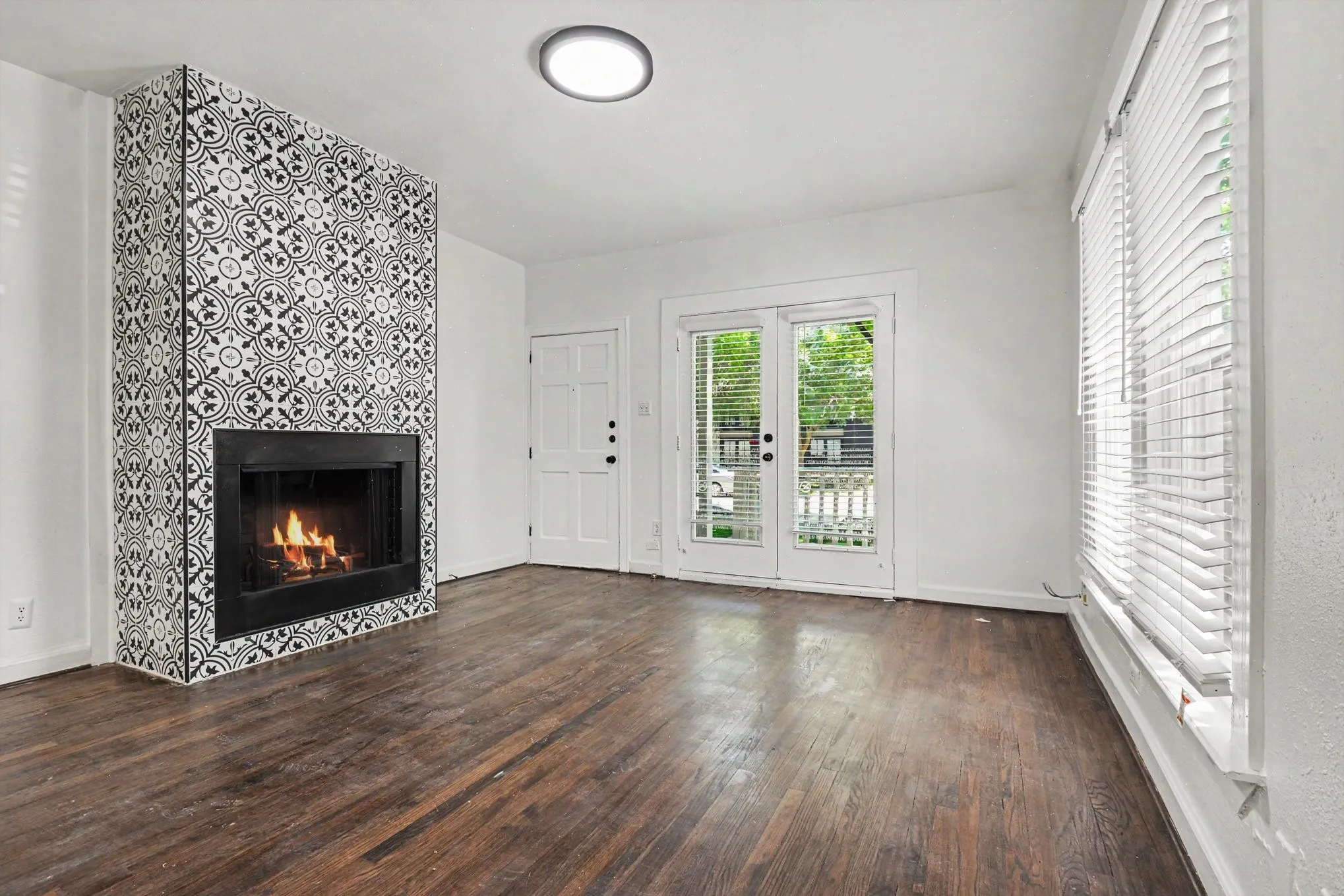 Duplex For Rent in Dallas County , 915 Annex Avenue, Dallas, Texas 75204, 1 Bedroom, 1 Bathroom, Garage spaces, 795 Sqft, built in 1914, mls#21389704, Real Estate Agent in Dallas, Homes For Rent in Dallas county, Homes For Rent in Dallas, Realtor in Dallas Texas, Real Estate Brokerage Independent Realty Texas, Luminita Cordes Realtor
