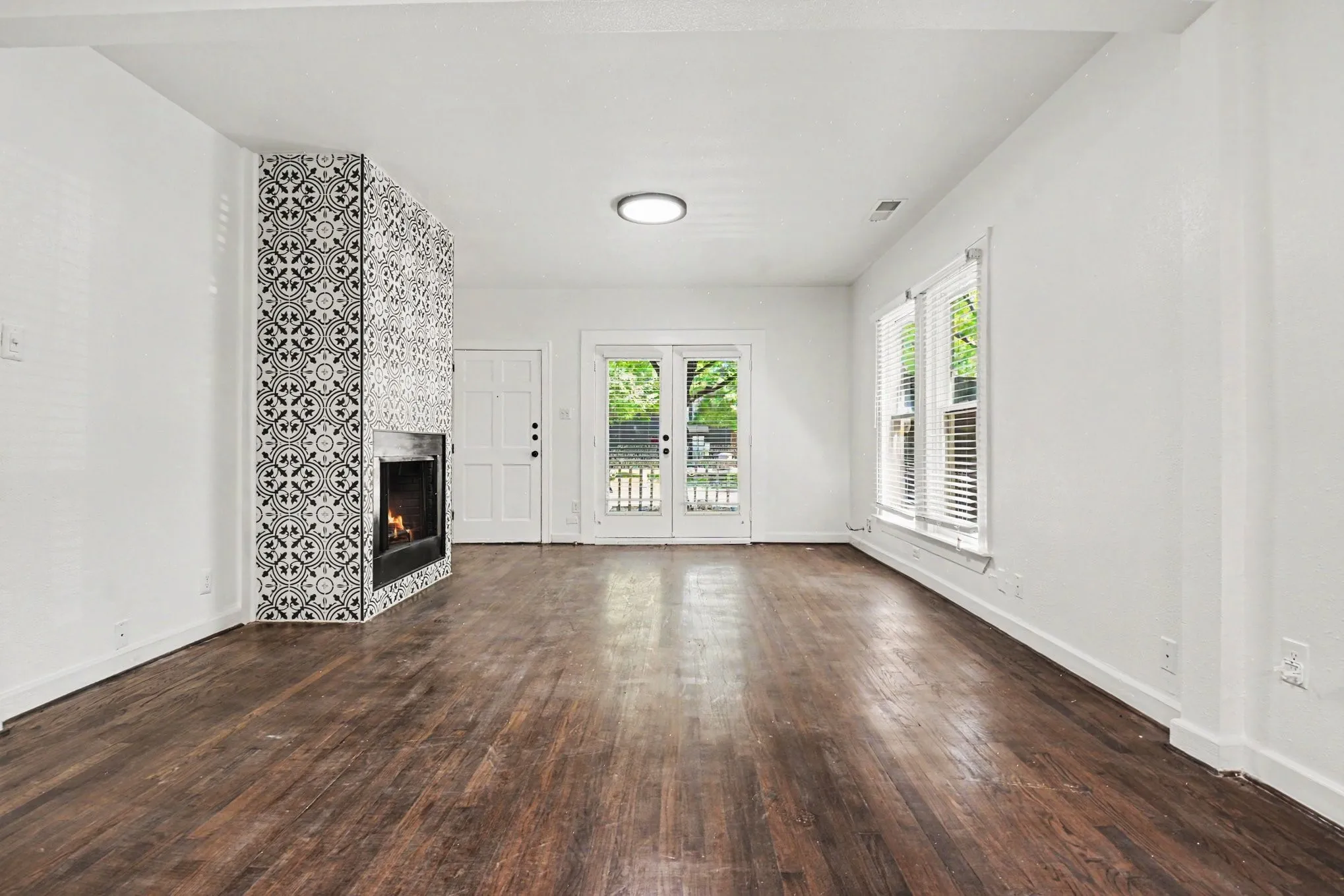 Duplex For Rent in Dallas County , 915 Annex Avenue, Dallas, Texas 75204, 1 Bedroom, 1 Bathroom, Garage spaces, 795 Sqft, built in 1914, mls#21389704, Real Estate Agent in Dallas, Homes For Rent in Dallas county, Homes For Rent in Dallas, Realtor in Dallas Texas, Real Estate Brokerage Independent Realty Texas, Luminita Cordes Realtor