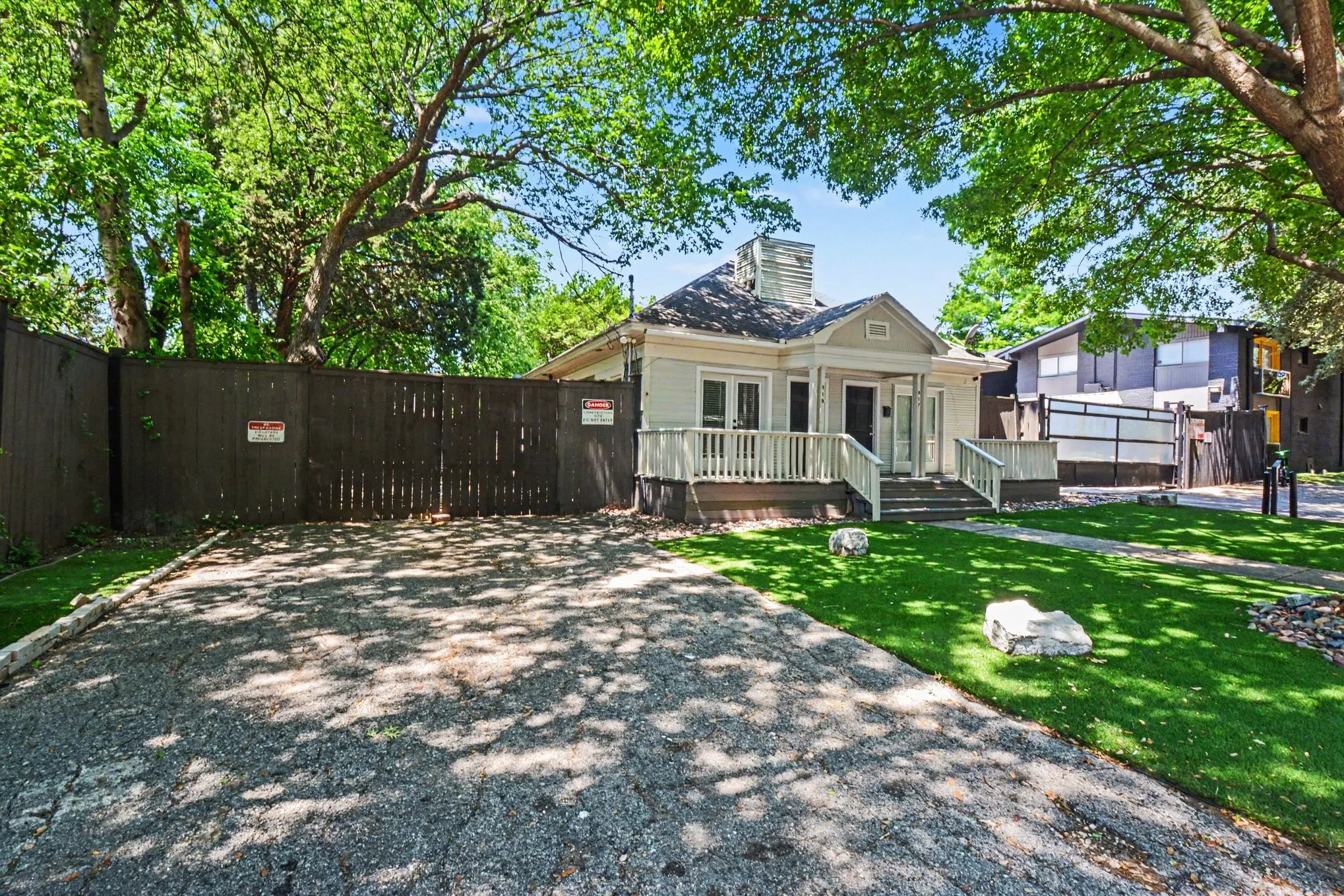 Duplex For Rent in Dallas County , 915 Annex Avenue, Dallas, Texas 75204, 1 Bedroom, 1 Bathroom, Garage spaces, 795 Sqft, built in 1914, mls#21389704, Real Estate Agent in Dallas, Homes For Rent in Dallas county, Homes For Rent in Dallas, Realtor in Dallas Texas, Real Estate Brokerage Independent Realty Texas, Luminita Cordes Realtor