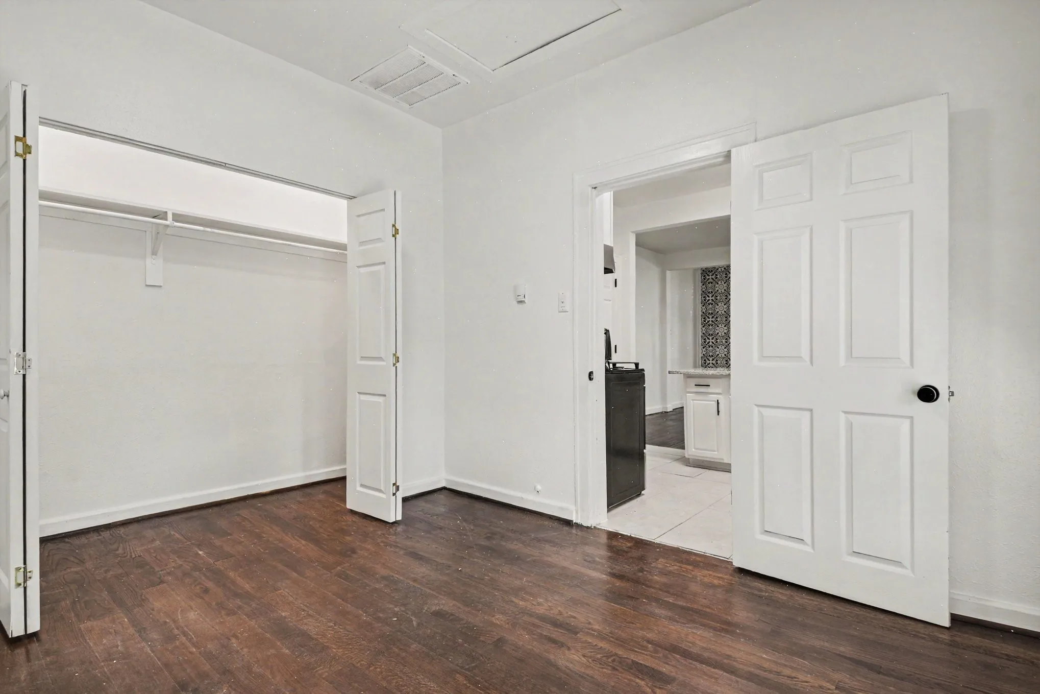 Duplex For Rent in Dallas County , 915 Annex Avenue, Dallas, Texas 75204, 1 Bedroom, 1 Bathroom, Garage spaces, 795 Sqft, built in 1914, mls#21389704, Real Estate Agent in Dallas, Homes For Rent in Dallas county, Homes For Rent in Dallas, Realtor in Dallas Texas, Real Estate Brokerage Independent Realty Texas, Luminita Cordes Realtor