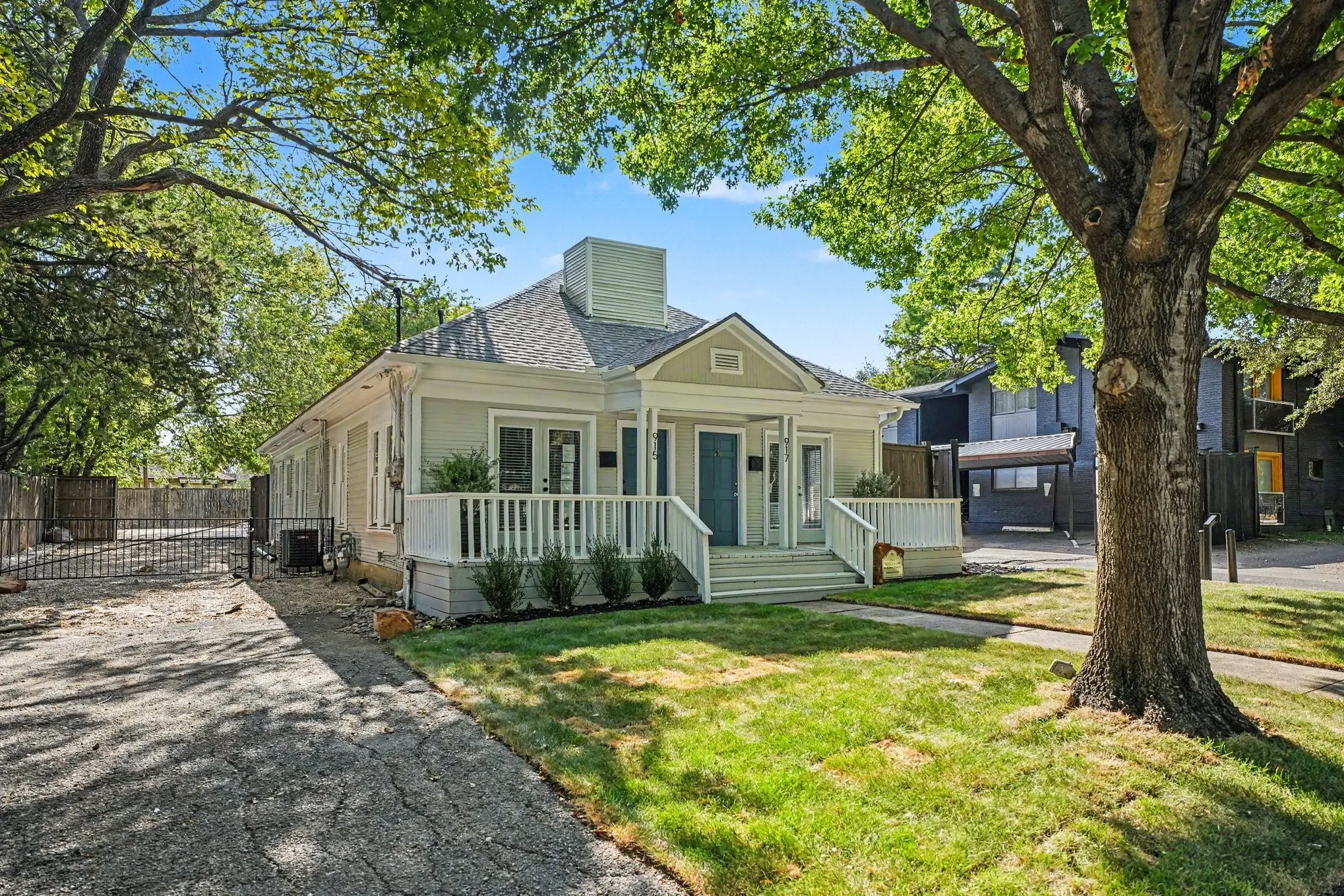 Duplex For Rent in Dallas County , 915 Annex Avenue, Dallas, Texas 75204, 1 Bedroom, 1 Bathroom, Garage spaces, 795 Sqft, built in 1914, mls#21389704, Real Estate Agent in Dallas, Homes For Rent in Dallas county, Homes For Rent in Dallas, Realtor in Dallas Texas, Real Estate Brokerage Independent Realty Texas, Luminita Cordes Realtor