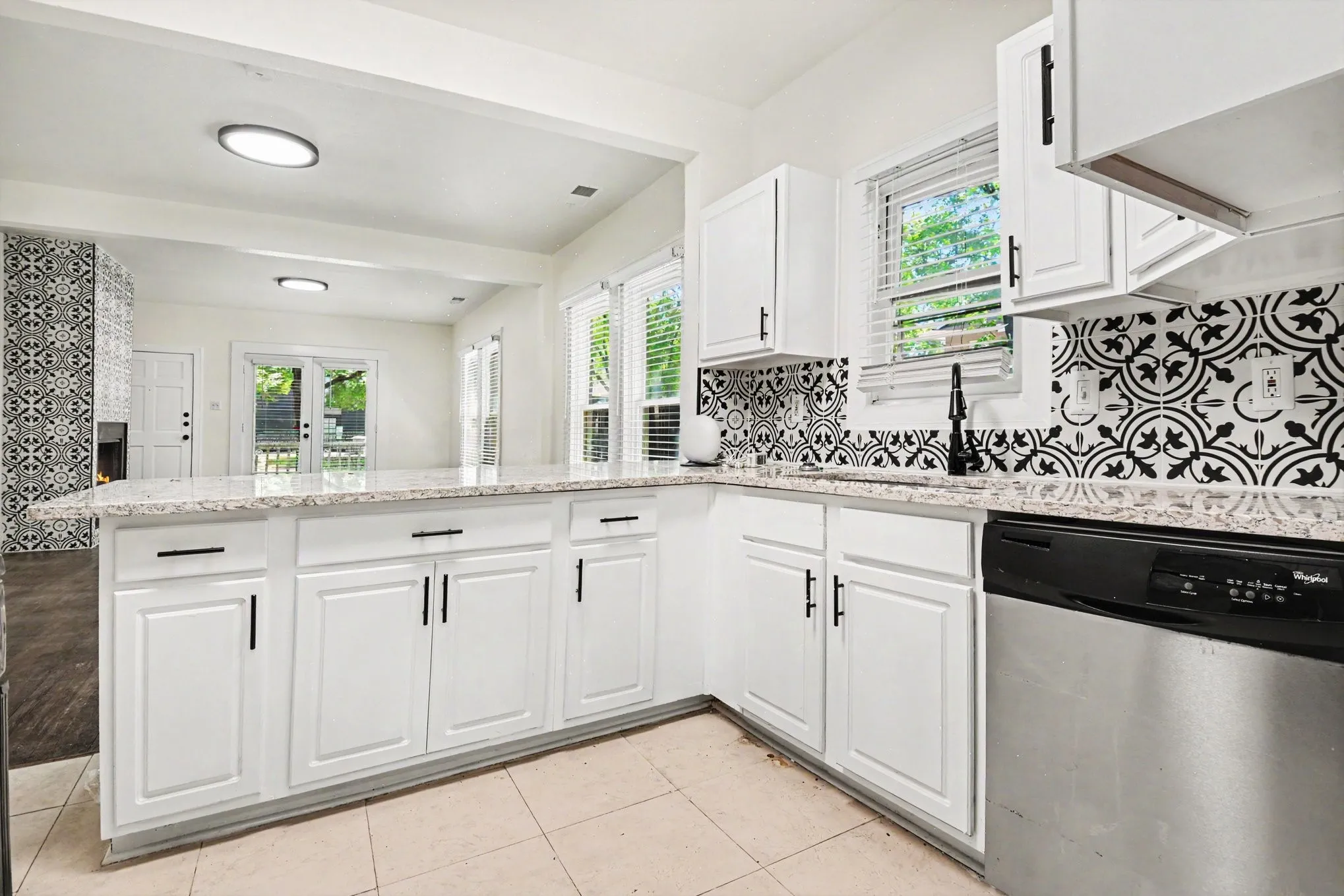 Duplex For Rent in Dallas County , 915 Annex Avenue, Dallas, Texas 75204, 1 Bedroom, 1 Bathroom, Garage spaces, 795 Sqft, built in 1914, mls#21389704, Real Estate Agent in Dallas, Homes For Rent in Dallas county, Homes For Rent in Dallas, Realtor in Dallas Texas, Real Estate Brokerage Independent Realty Texas, Luminita Cordes Realtor