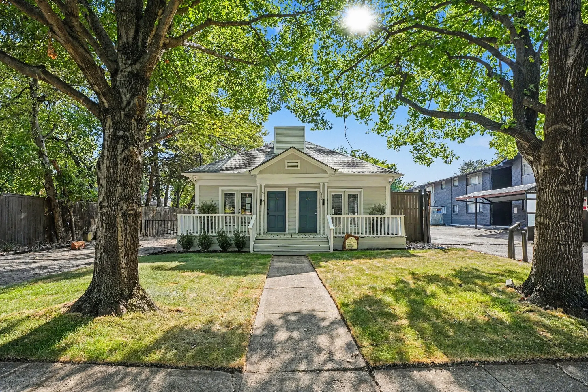 Duplex For Rent in Dallas County , 915 Annex Avenue, Dallas, Texas 75204, 1 Bedroom, 1 Bathroom, Garage spaces, 795 Sqft, built in 1914, mls#21389704, Real Estate Agent in Dallas, Homes For Rent in Dallas county, Homes For Rent in Dallas, Realtor in Dallas Texas, Real Estate Brokerage Independent Realty Texas, Luminita Cordes Realtor