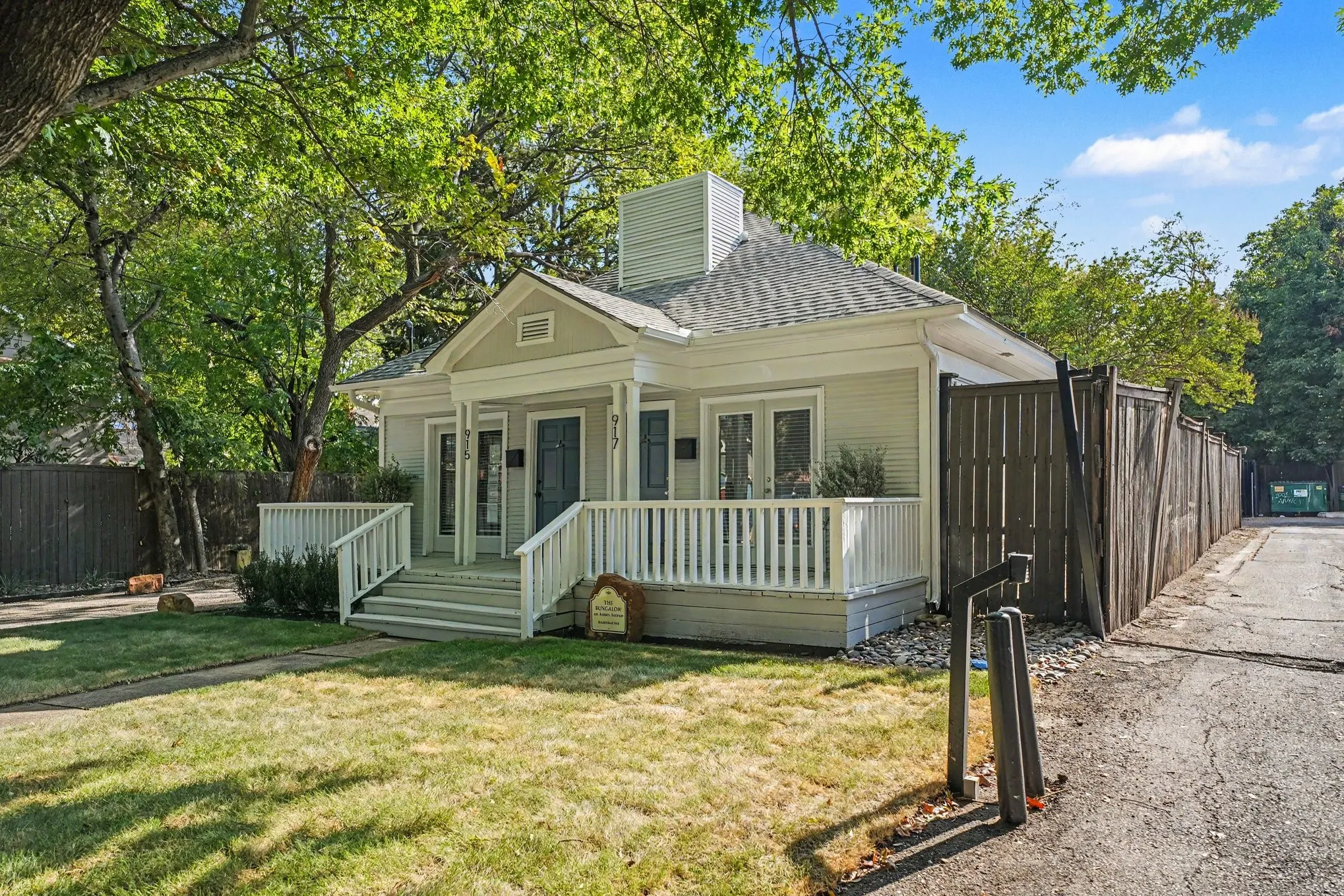 Duplex For Rent in Dallas County , 915 Annex Avenue, Dallas, Texas 75204, 1 Bedroom, 1 Bathroom, Garage spaces, 795 Sqft, built in 1914, mls#21389704, Real Estate Agent in Dallas, Homes For Rent in Dallas county, Homes For Rent in Dallas, Realtor in Dallas Texas, Real Estate Brokerage Independent Realty Texas, Luminita Cordes Realtor