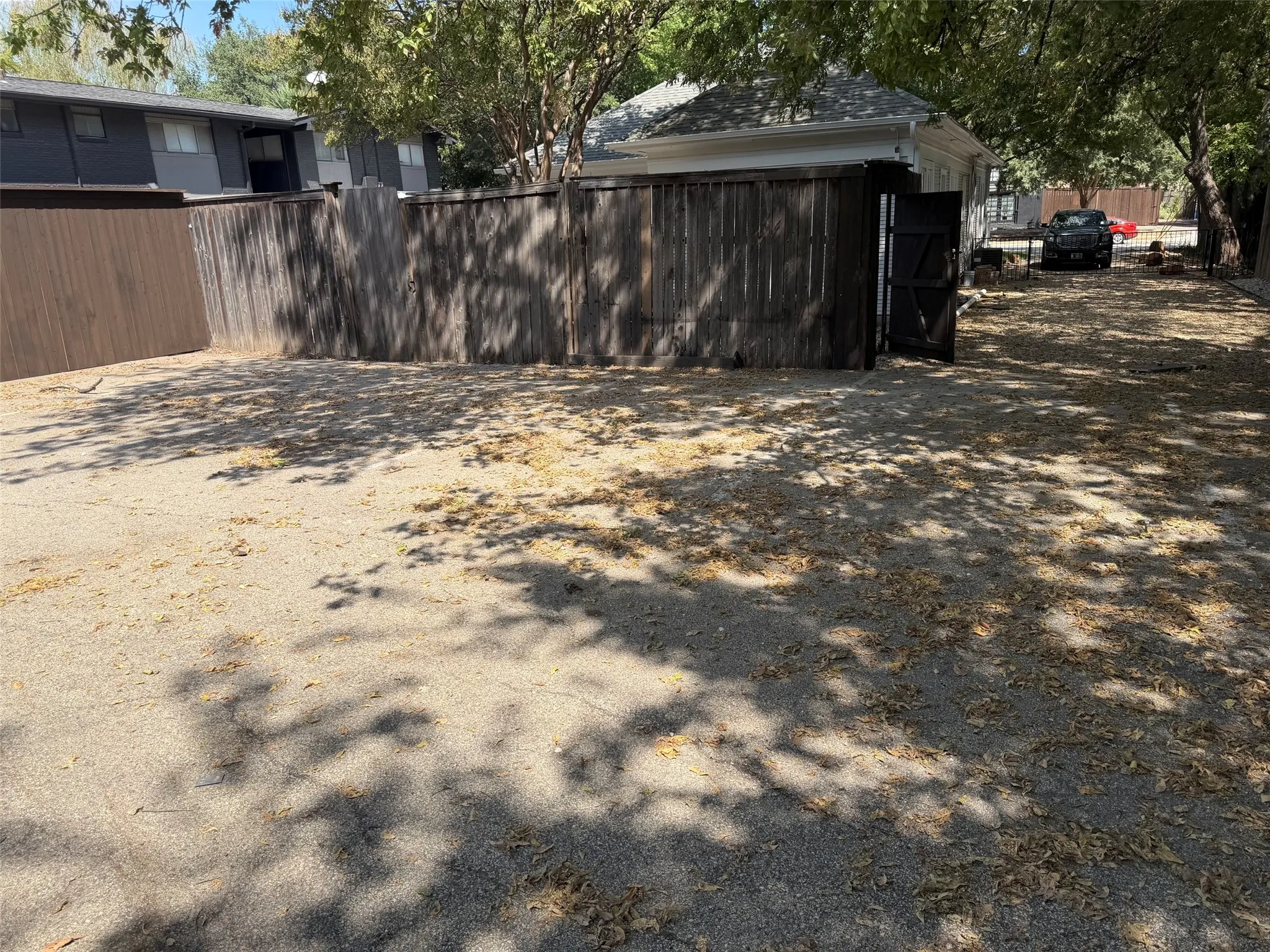 Duplex For Rent in Dallas County , 915 Annex Avenue, Dallas, Texas 75204, 1 Bedroom, 1 Bathroom, Garage spaces, 795 Sqft, built in 1914, mls#21389704, Real Estate Agent in Dallas, Homes For Rent in Dallas county, Homes For Rent in Dallas, Realtor in Dallas Texas, Real Estate Brokerage Independent Realty Texas, Luminita Cordes Realtor