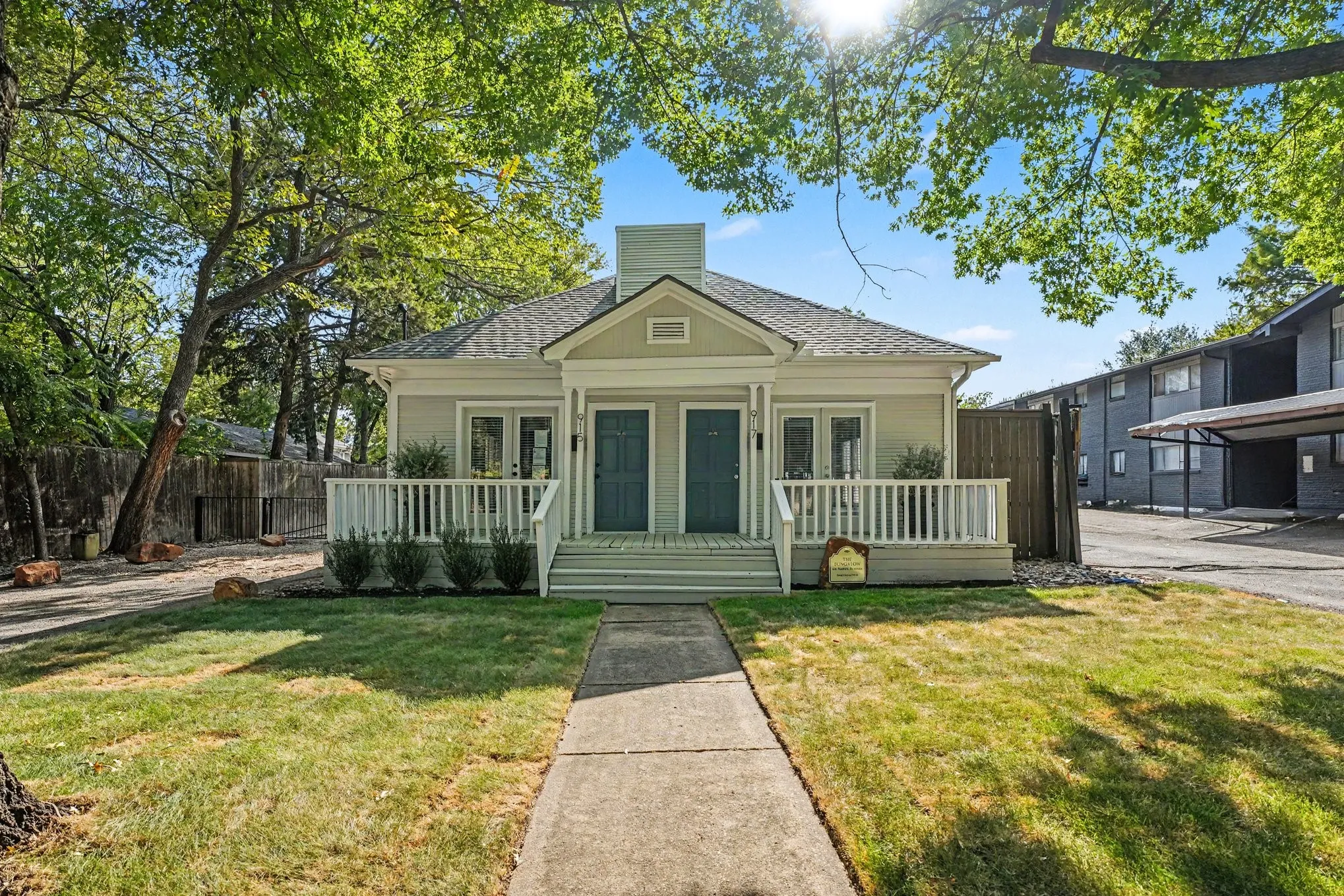 Duplex For Rent in Dallas County , 915 Annex Avenue, Dallas, Texas 75204, 1 Bedroom, 1 Bathroom, Garage spaces, 795 Sqft, built in 1914, mls#21389704, Real Estate Agent in Dallas, Homes For Rent in Dallas county, Homes For Rent in Dallas, Realtor in Dallas Texas, Real Estate Brokerage Independent Realty Texas, Luminita Cordes Realtor
