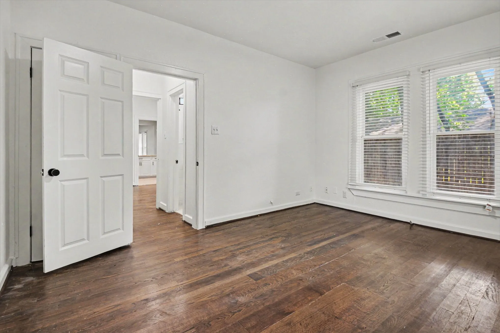 Duplex For Rent in Dallas County , 915 Annex Avenue, Dallas, Texas 75204, 1 Bedroom, 1 Bathroom, Garage spaces, 795 Sqft, built in 1914, mls#21389704, Real Estate Agent in Dallas, Homes For Rent in Dallas county, Homes For Rent in Dallas, Realtor in Dallas Texas, Real Estate Brokerage Independent Realty Texas, Luminita Cordes Realtor
