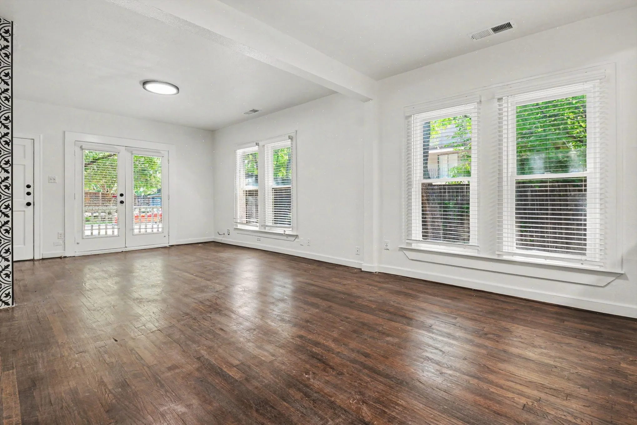 Duplex For Rent in Dallas County , 915 Annex Avenue, Dallas, Texas 75204, 1 Bedroom, 1 Bathroom, Garage spaces, 795 Sqft, built in 1914, mls#21389704, Real Estate Agent in Dallas, Homes For Rent in Dallas county, Homes For Rent in Dallas, Realtor in Dallas Texas, Real Estate Brokerage Independent Realty Texas, Luminita Cordes Realtor