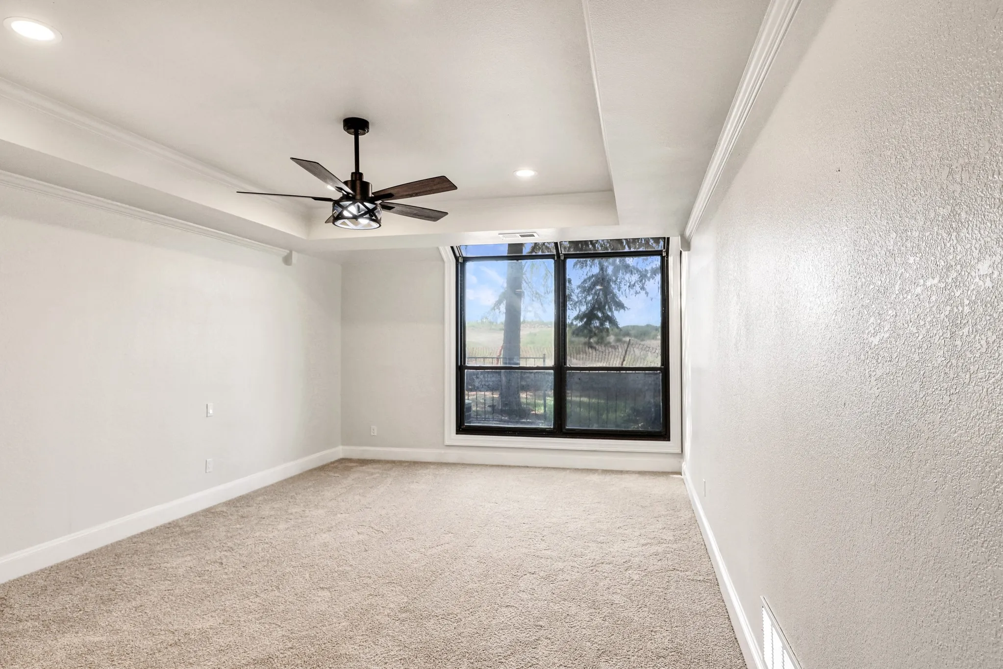 Single Family Residence For Rent in Dallas County , 2912 Bluffview Drive, Garland, Texas 75043, 3 Bedroom, 3 Bathroom, 2 Garage spaces, 2,552 Sqft, built in 1987, mls#21389133, Real Estate Agent in Garland, Homes For Rent in Dallas county, Homes For Rent in Garland, Realtor in Garland Texas, Real Estate Brokerage Independent Realty Texas, Luminita Cordes Realtor