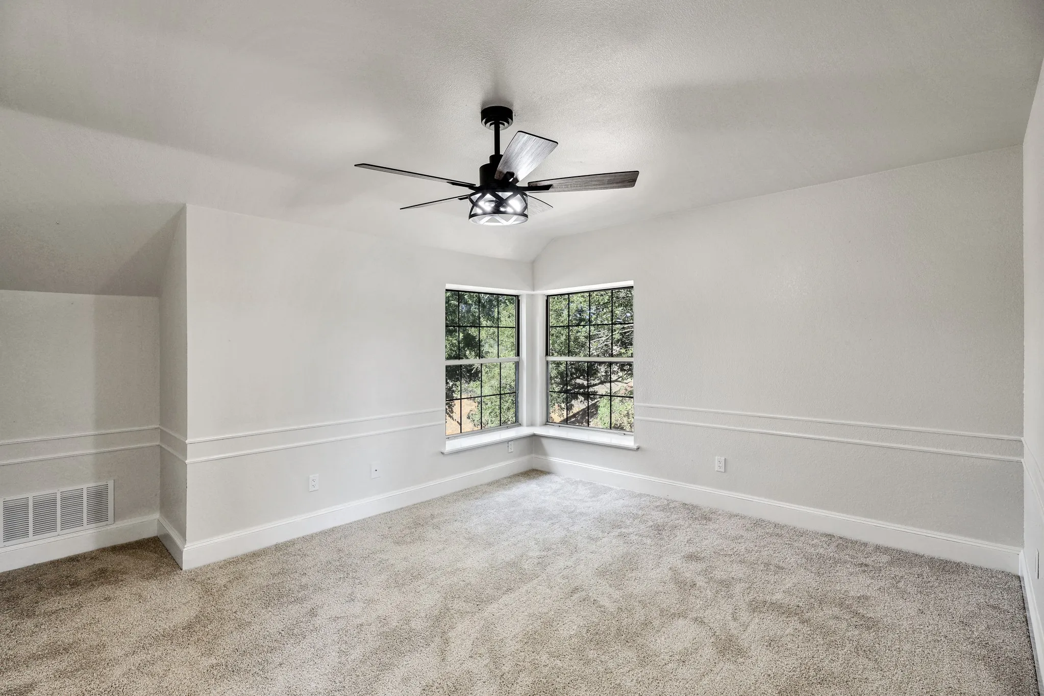 Single Family Residence For Rent in Dallas County , 2912 Bluffview Drive, Garland, Texas 75043, 3 Bedroom, 3 Bathroom, 2 Garage spaces, 2,552 Sqft, built in 1987, mls#21389133, Real Estate Agent in Garland, Homes For Rent in Dallas county, Homes For Rent in Garland, Realtor in Garland Texas, Real Estate Brokerage Independent Realty Texas, Luminita Cordes Realtor