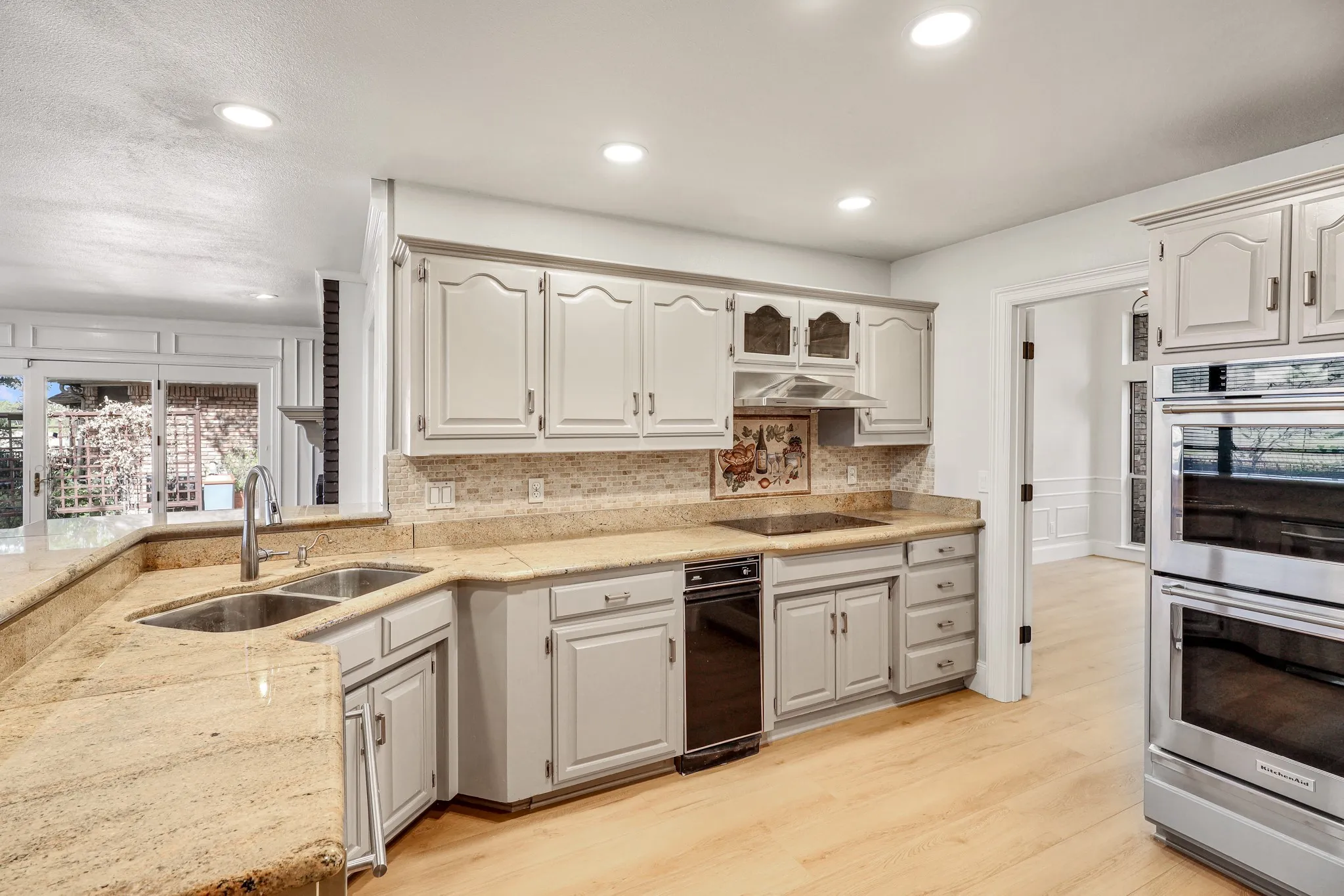 Single Family Residence For Rent in Dallas County , 2912 Bluffview Drive, Garland, Texas 75043, 3 Bedroom, 3 Bathroom, 2 Garage spaces, 2,552 Sqft, built in 1987, mls#21389133, Real Estate Agent in Garland, Homes For Rent in Dallas county, Homes For Rent in Garland, Realtor in Garland Texas, Real Estate Brokerage Independent Realty Texas, Luminita Cordes Realtor