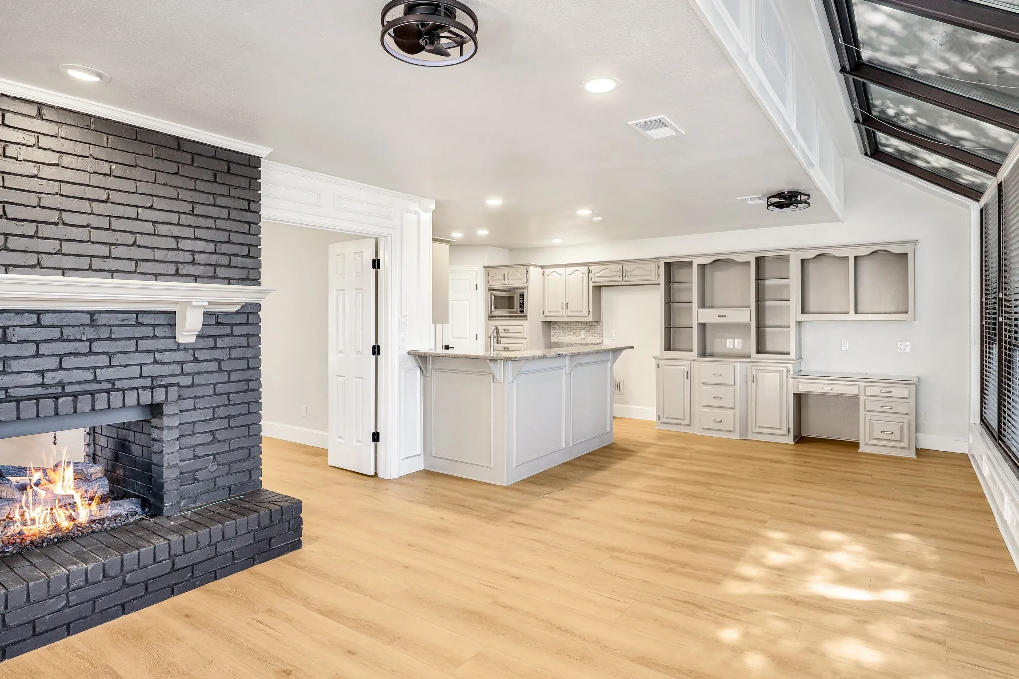 Single Family Residence For Rent in Dallas County , 2912 Bluffview Drive, Garland, Texas 75043, 3 Bedroom, 3 Bathroom, 2 Garage spaces, 2,552 Sqft, built in 1987, mls#21389133, Real Estate Agent in Garland, Homes For Rent in Dallas county, Homes For Rent in Garland, Realtor in Garland Texas, Real Estate Brokerage Independent Realty Texas, Luminita Cordes Realtor