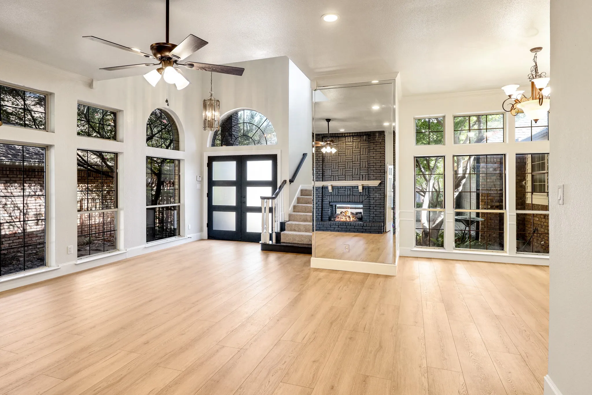 Single Family Residence For Rent in Dallas County , 2912 Bluffview Drive, Garland, Texas 75043, 3 Bedroom, 3 Bathroom, 2 Garage spaces, 2,552 Sqft, built in 1987, mls#21389133, Real Estate Agent in Garland, Homes For Rent in Dallas county, Homes For Rent in Garland, Realtor in Garland Texas, Real Estate Brokerage Independent Realty Texas, Luminita Cordes Realtor