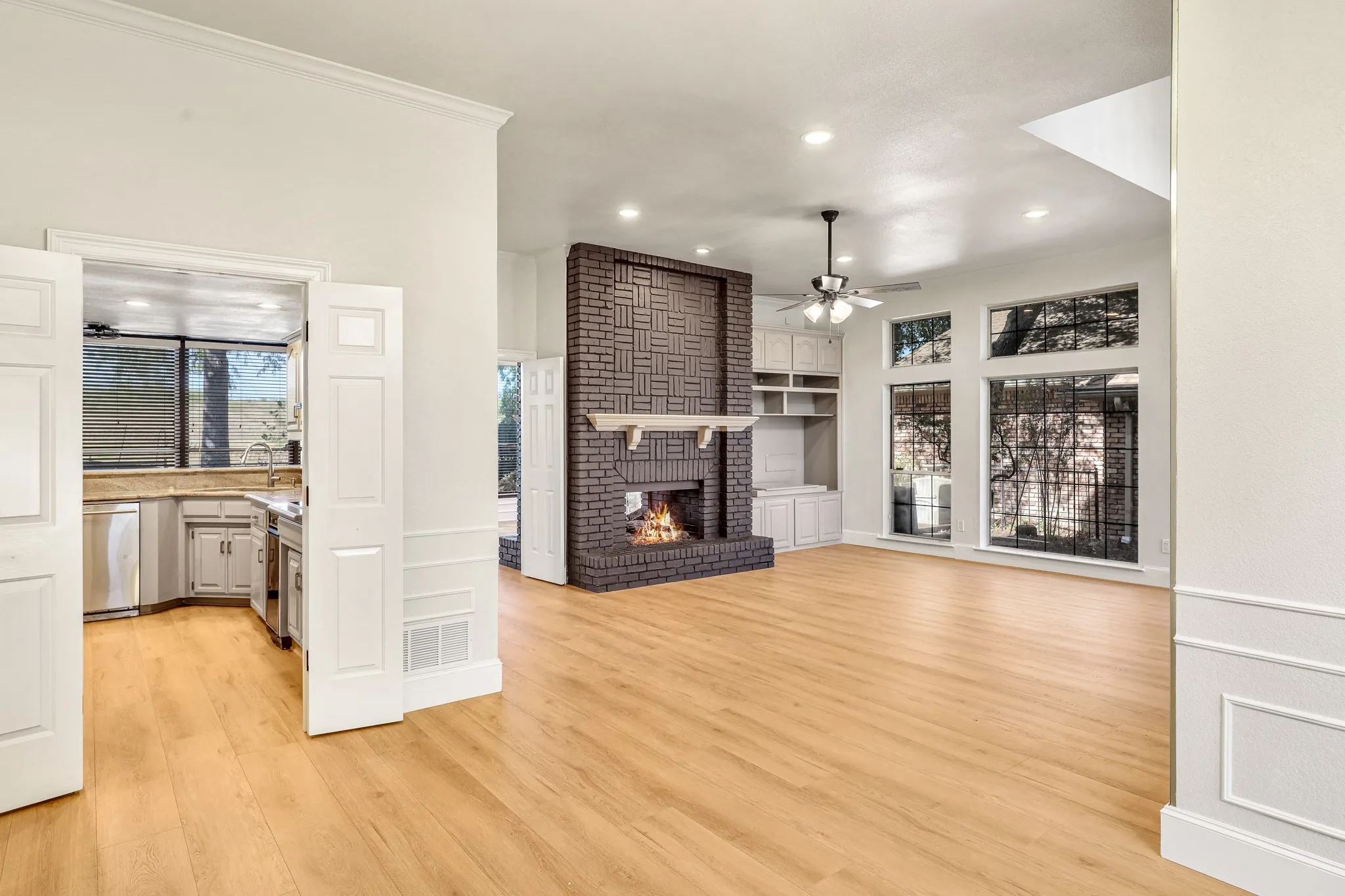 Single Family Residence For Rent in Dallas County , 2912 Bluffview Drive, Garland, Texas 75043, 3 Bedroom, 3 Bathroom, 2 Garage spaces, 2,552 Sqft, built in 1987, mls#21389133, Real Estate Agent in Garland, Homes For Rent in Dallas county, Homes For Rent in Garland, Realtor in Garland Texas, Real Estate Brokerage Independent Realty Texas, Luminita Cordes Realtor