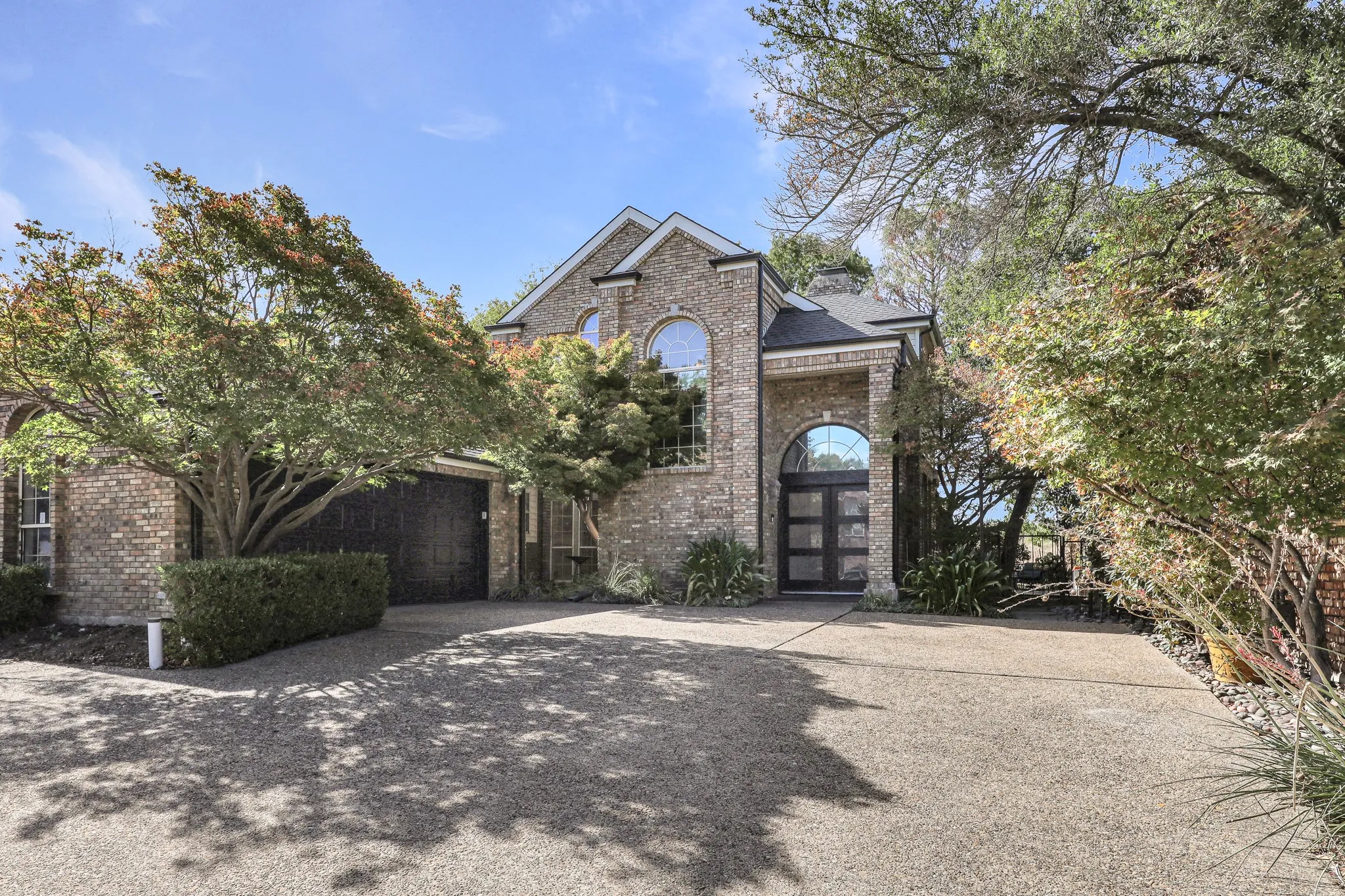 Single Family Residence For Rent in Dallas County , 2912 Bluffview Drive, Garland, Texas 75043, 3 Bedroom, 3 Bathroom, 2 Garage spaces, 2,552 Sqft, built in 1987, mls#21389133, Real Estate Agent in Garland, Homes For Rent in Dallas county, Homes For Rent in Garland, Realtor in Garland Texas, Real Estate Brokerage Independent Realty Texas, Luminita Cordes Realtor