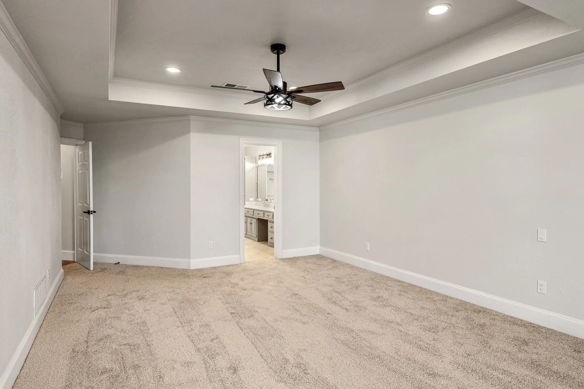 Single Family Residence For Rent in Dallas County , 2912 Bluffview Drive, Garland, Texas 75043, 3 Bedroom, 3 Bathroom, 2 Garage spaces, 2,552 Sqft, built in 1987, mls#21389133, Real Estate Agent in Garland, Homes For Rent in Dallas county, Homes For Rent in Garland, Realtor in Garland Texas, Real Estate Brokerage Independent Realty Texas, Luminita Cordes Realtor